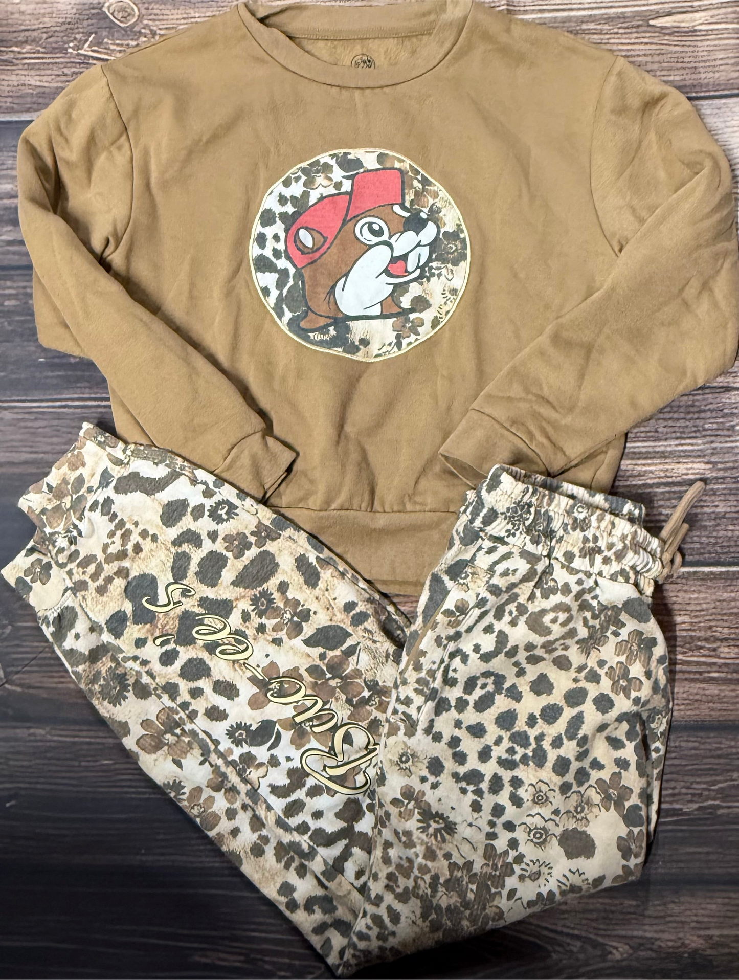 Youth medium top/youth small bottoms