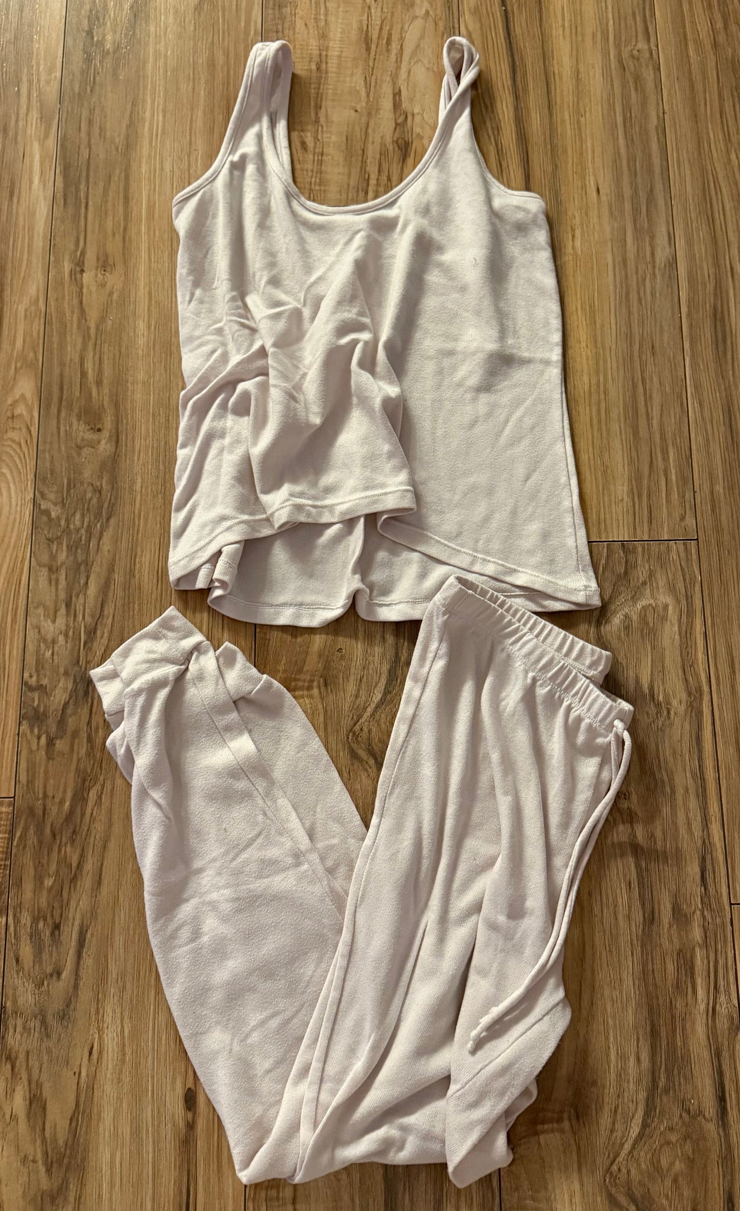 Medium top/large bottoms