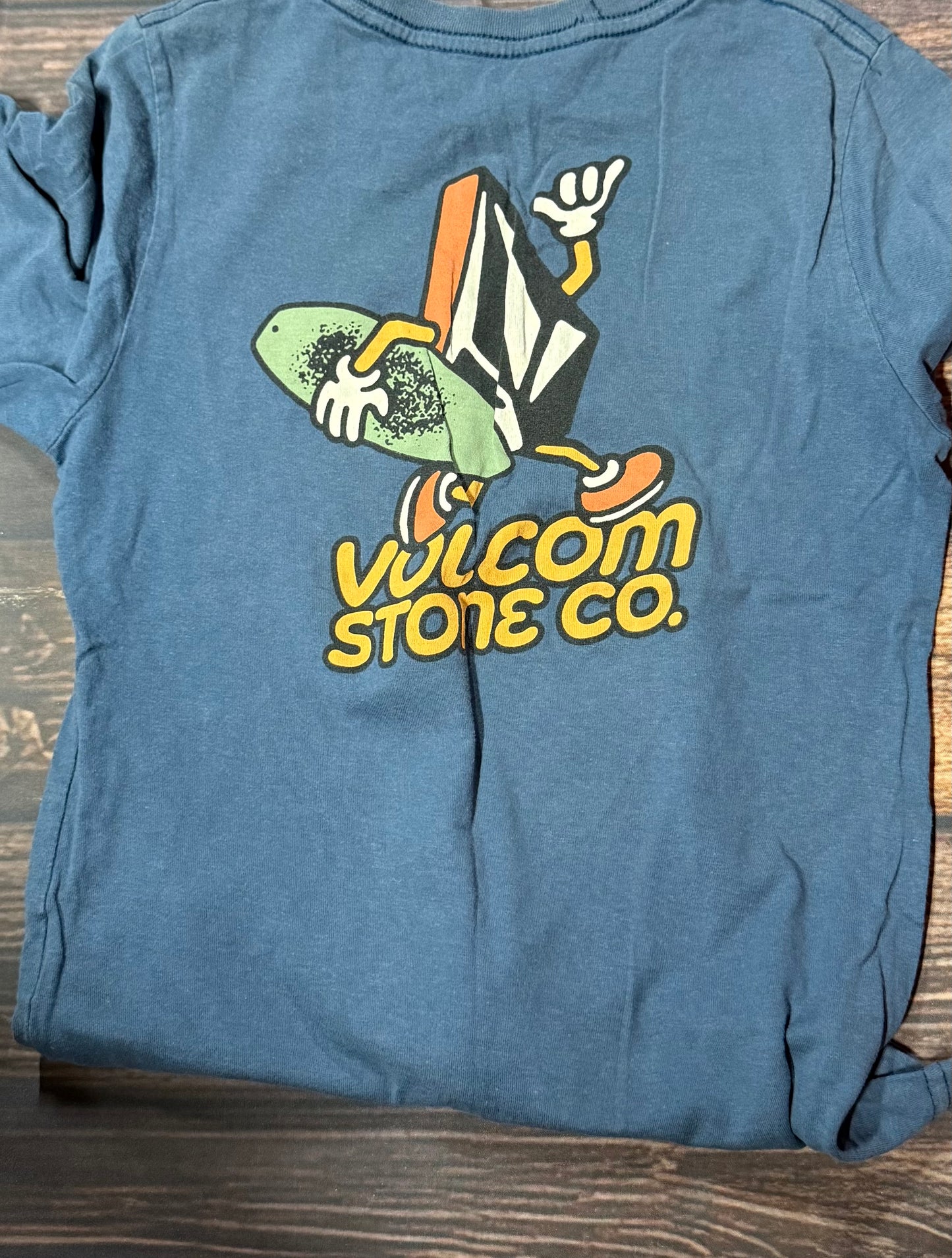Volcom 7..back in second pic..has a water spot