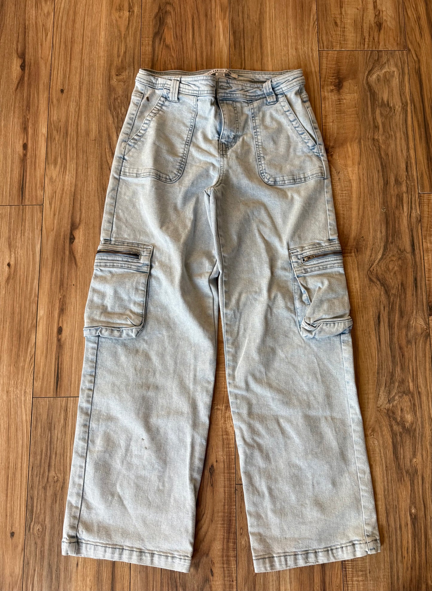 Celebrity Pink 9/29..has small stains