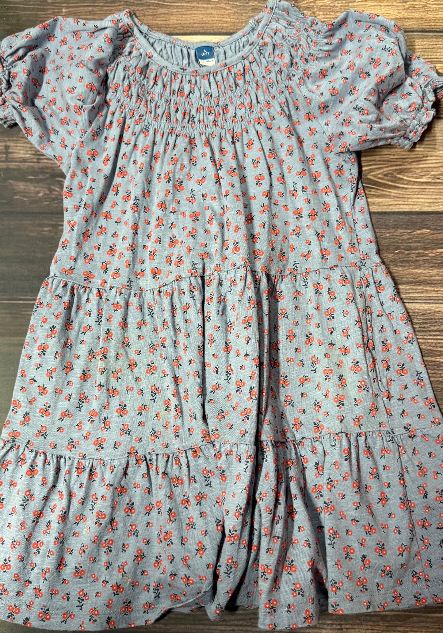 Old Navy 6-7..tiny spot