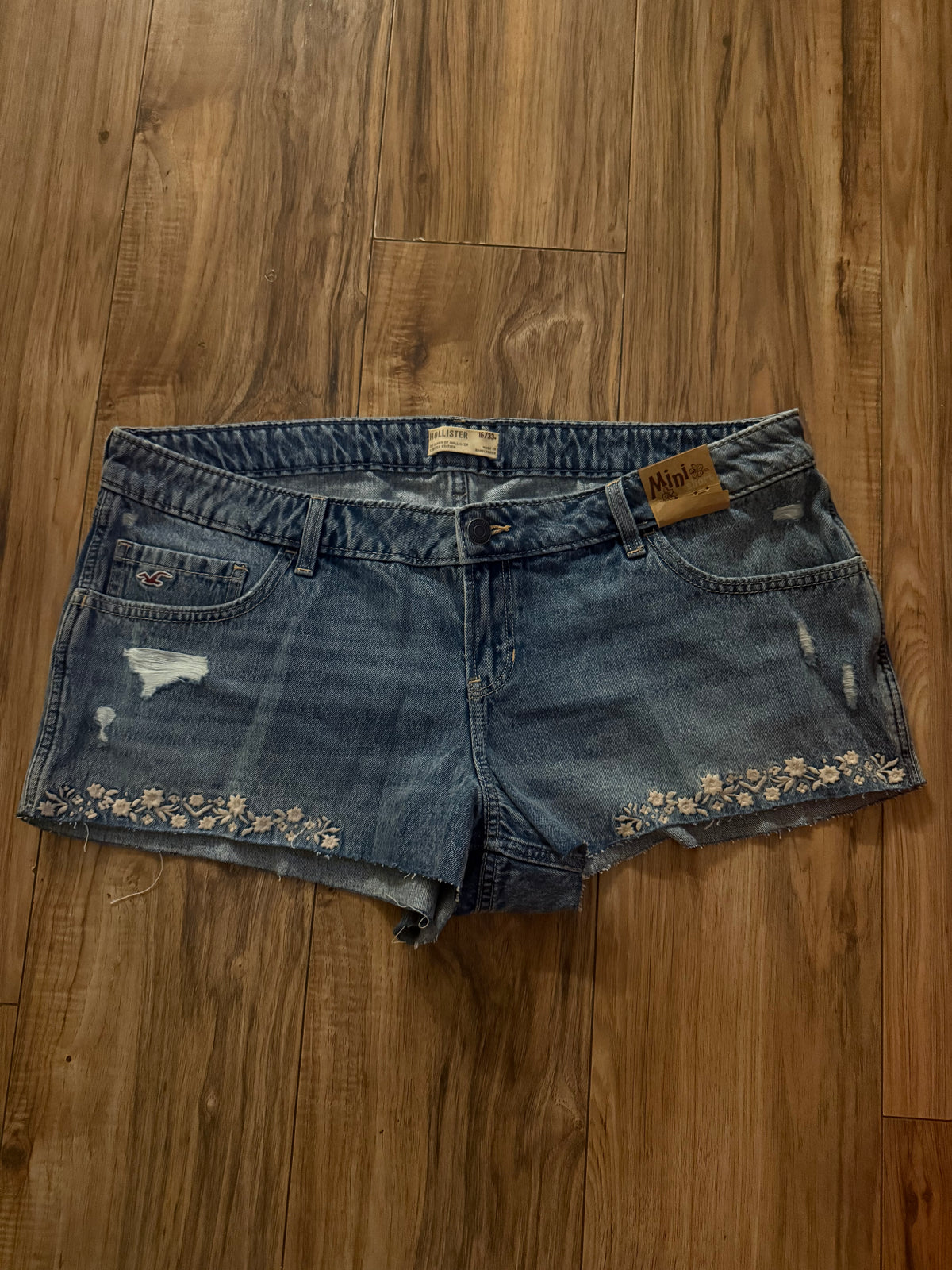 Hollister 16/33W