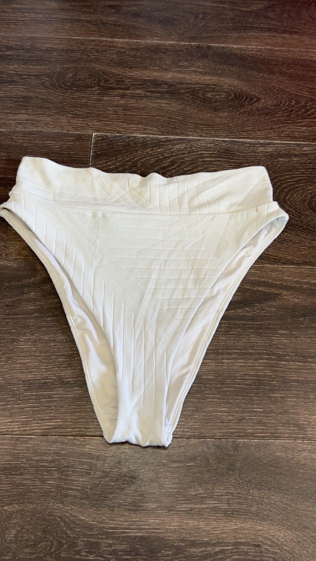 Aerie medium.. small spot
