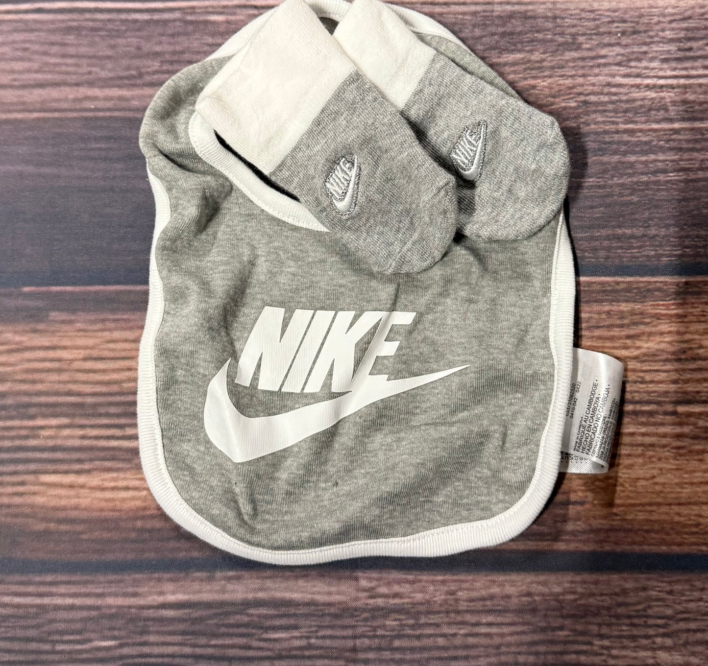 Nike bib + socks