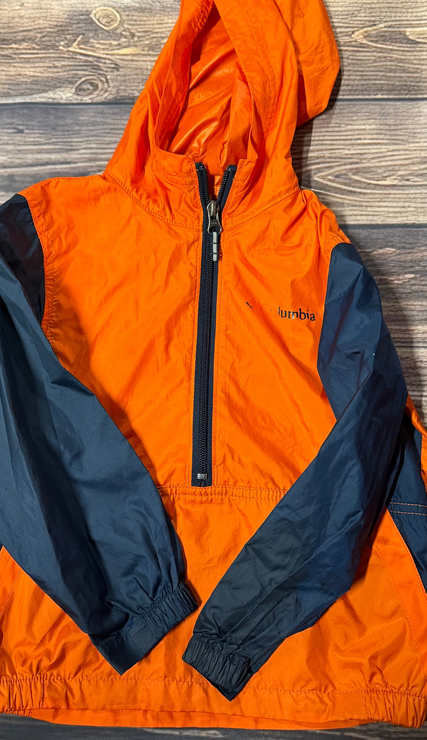Columbia 4/5..peeling on logo