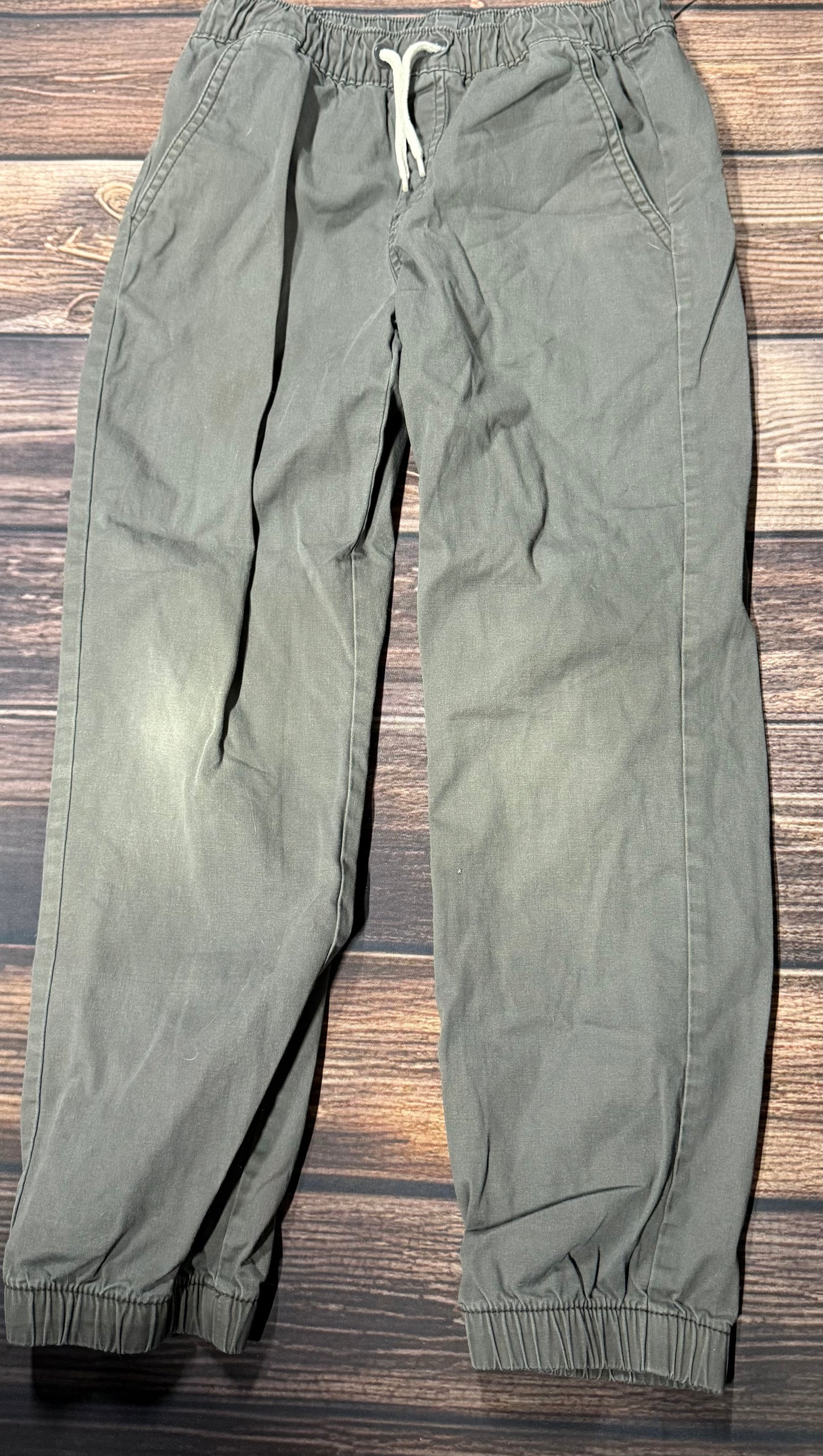 Cat & Jack 8..fading on knees