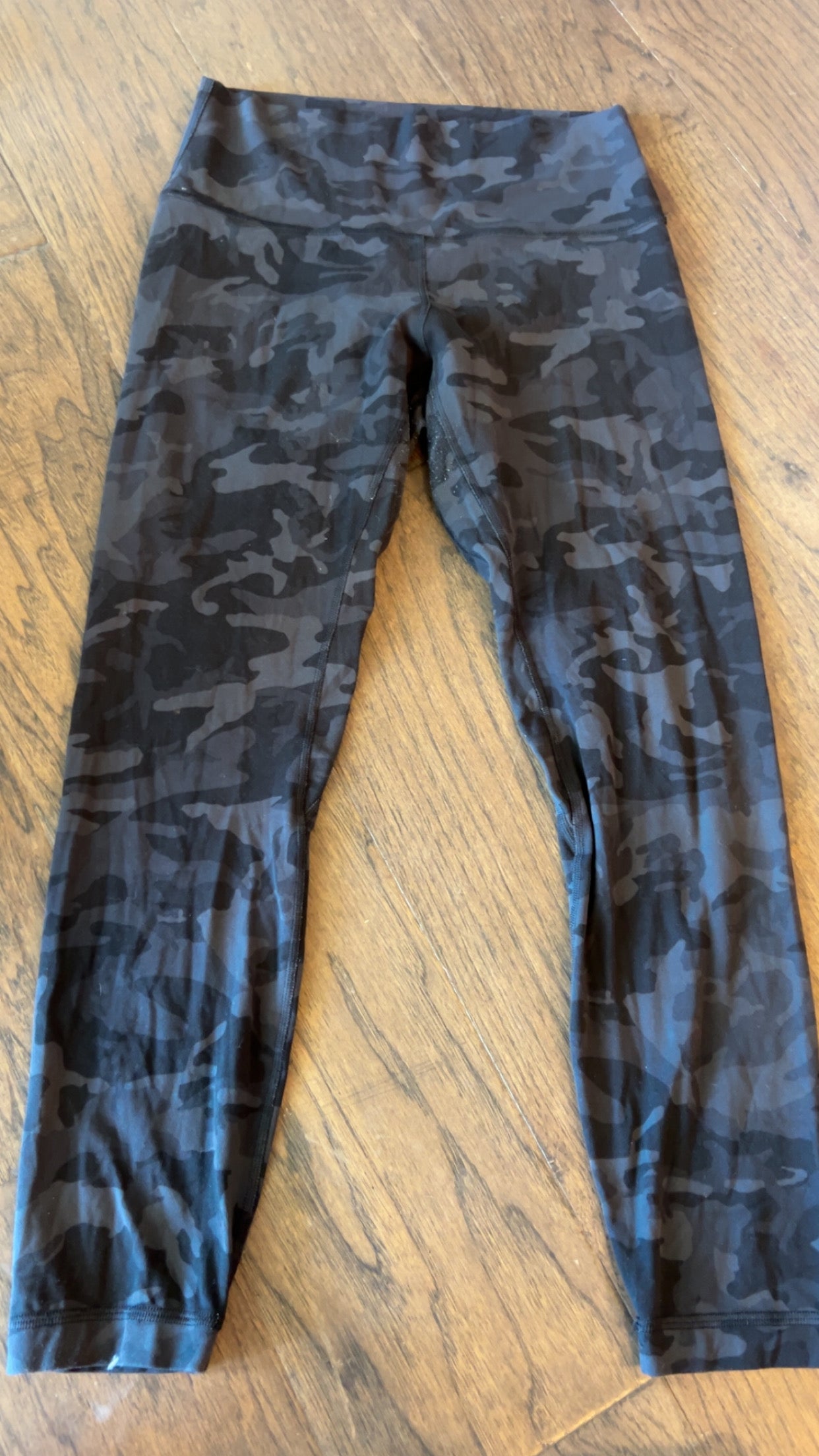 Lululemon align 25” size 8.. some pilling