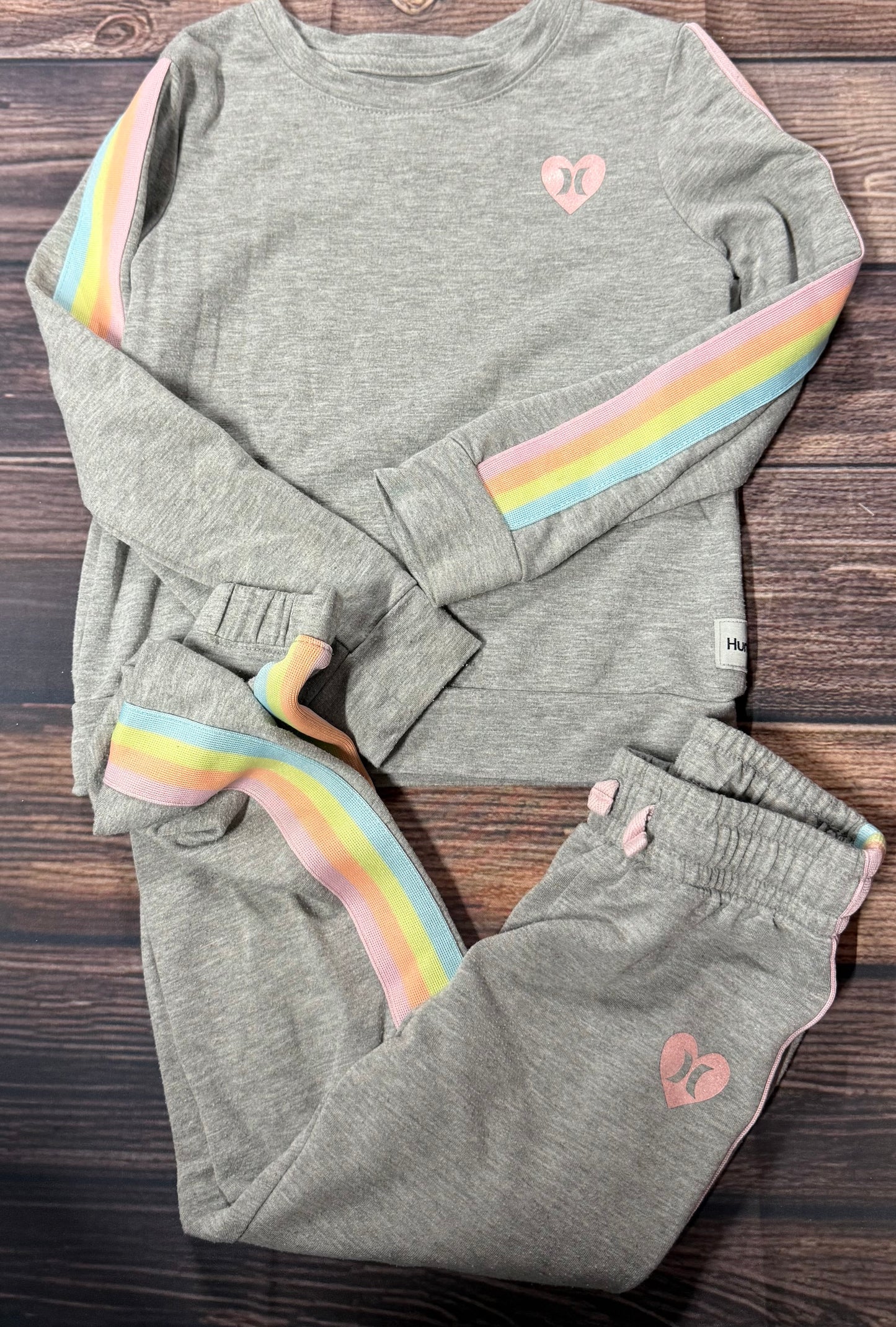 Hurley 4/5..small spot on knee