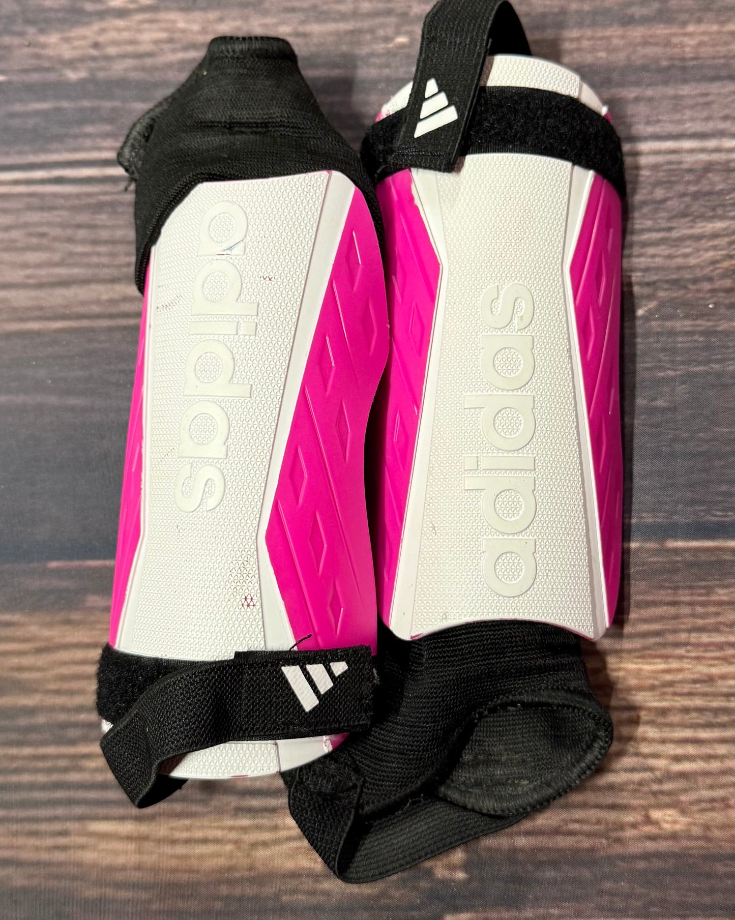 Size medium adidas shin guards..age 6-9