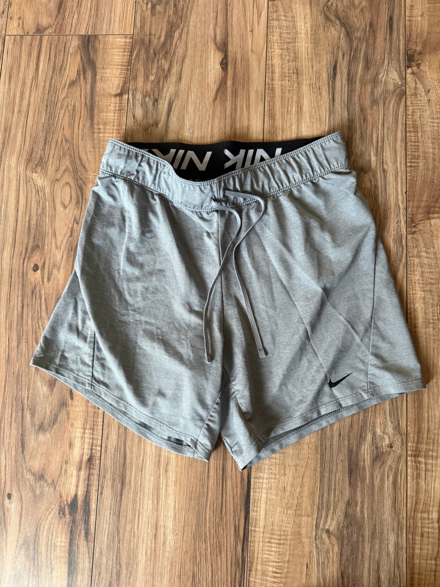 Nike XS