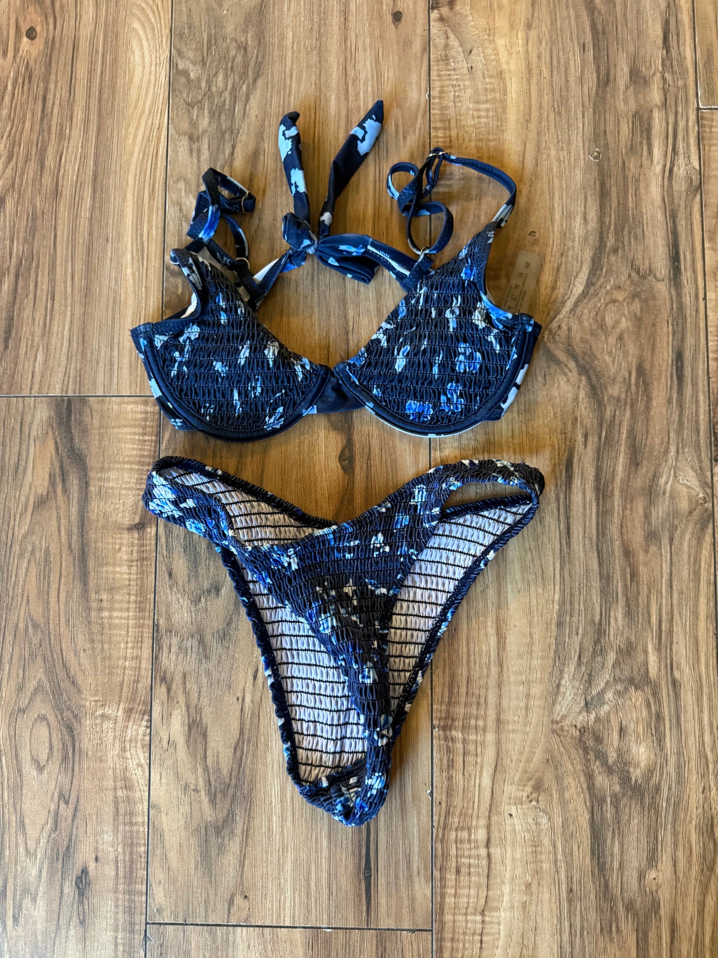XS