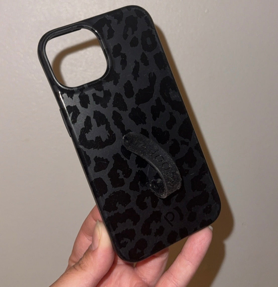 Loopy phone case 6.1”