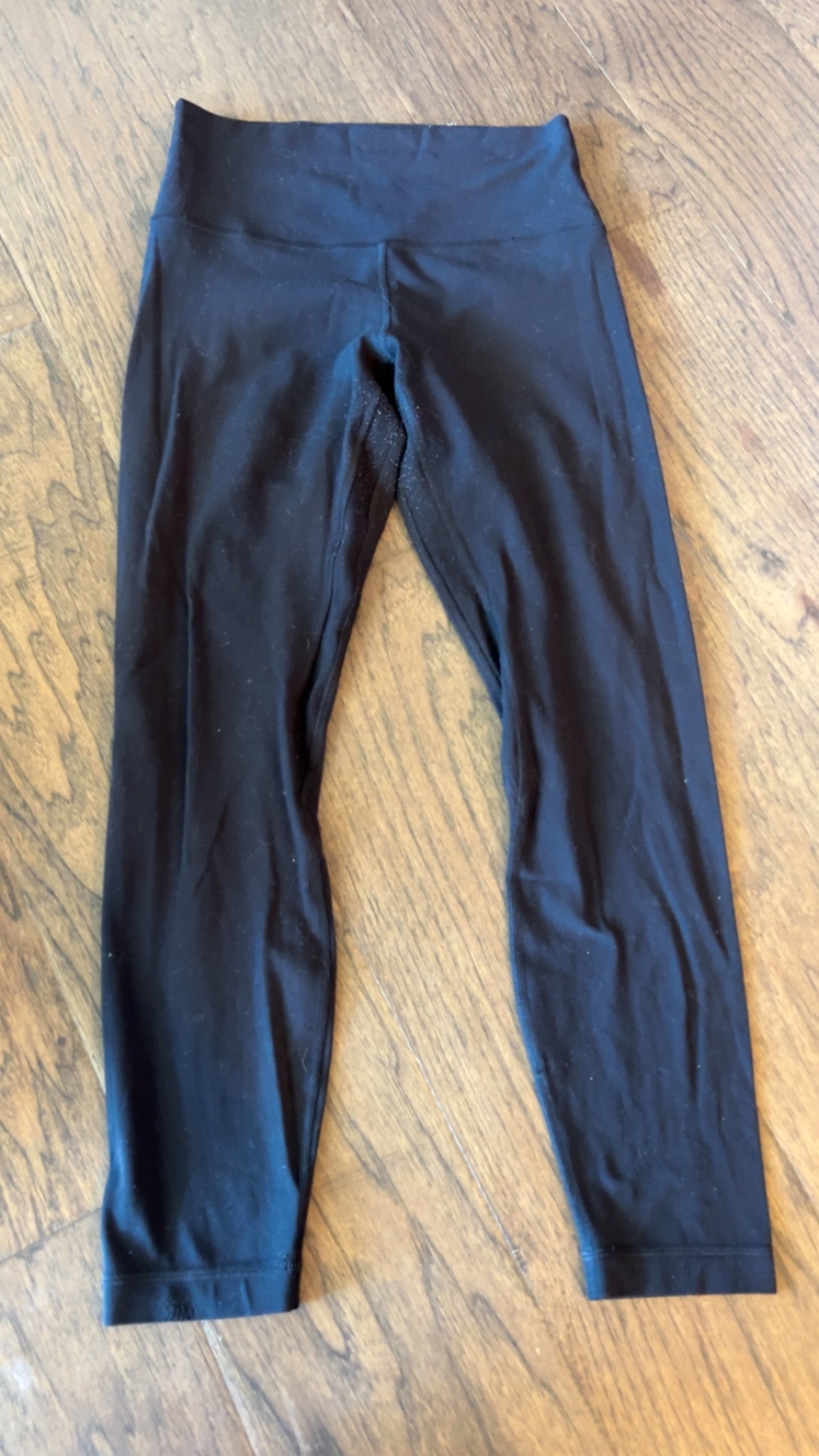 Lululemon align 25”.. size 6.. have pilling