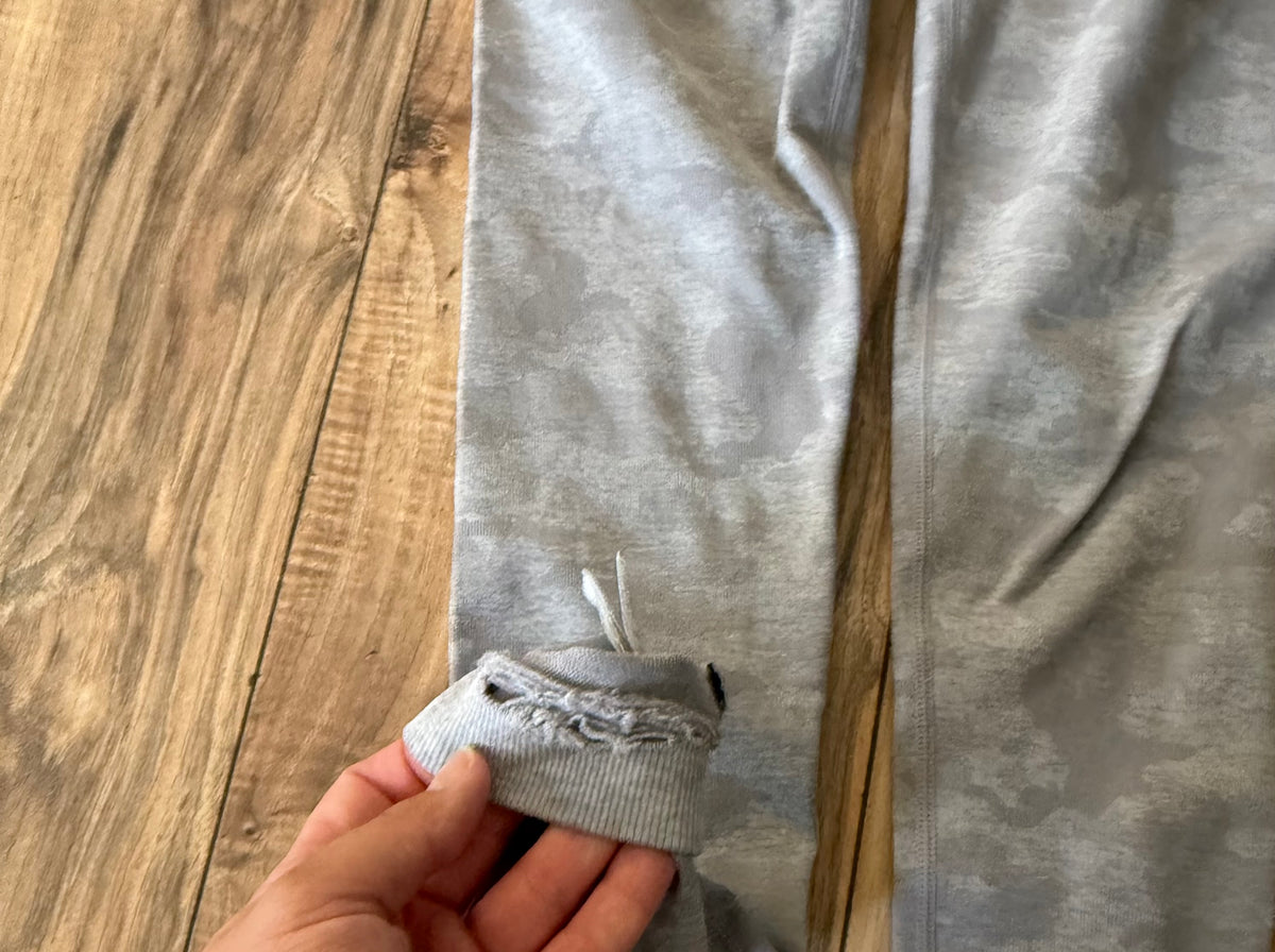 Gymshark XS..flaw on inside pant cuff!