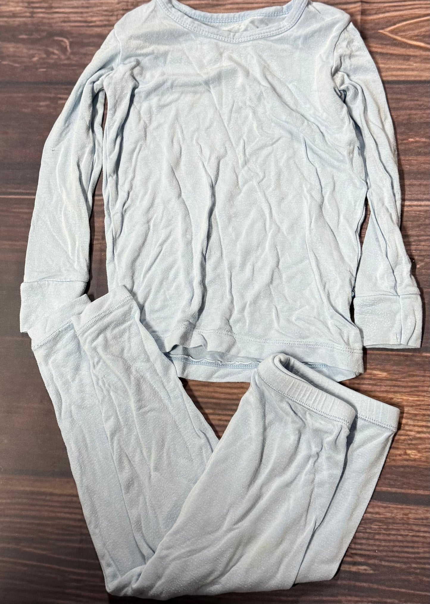 Kickee 2T..has small staining