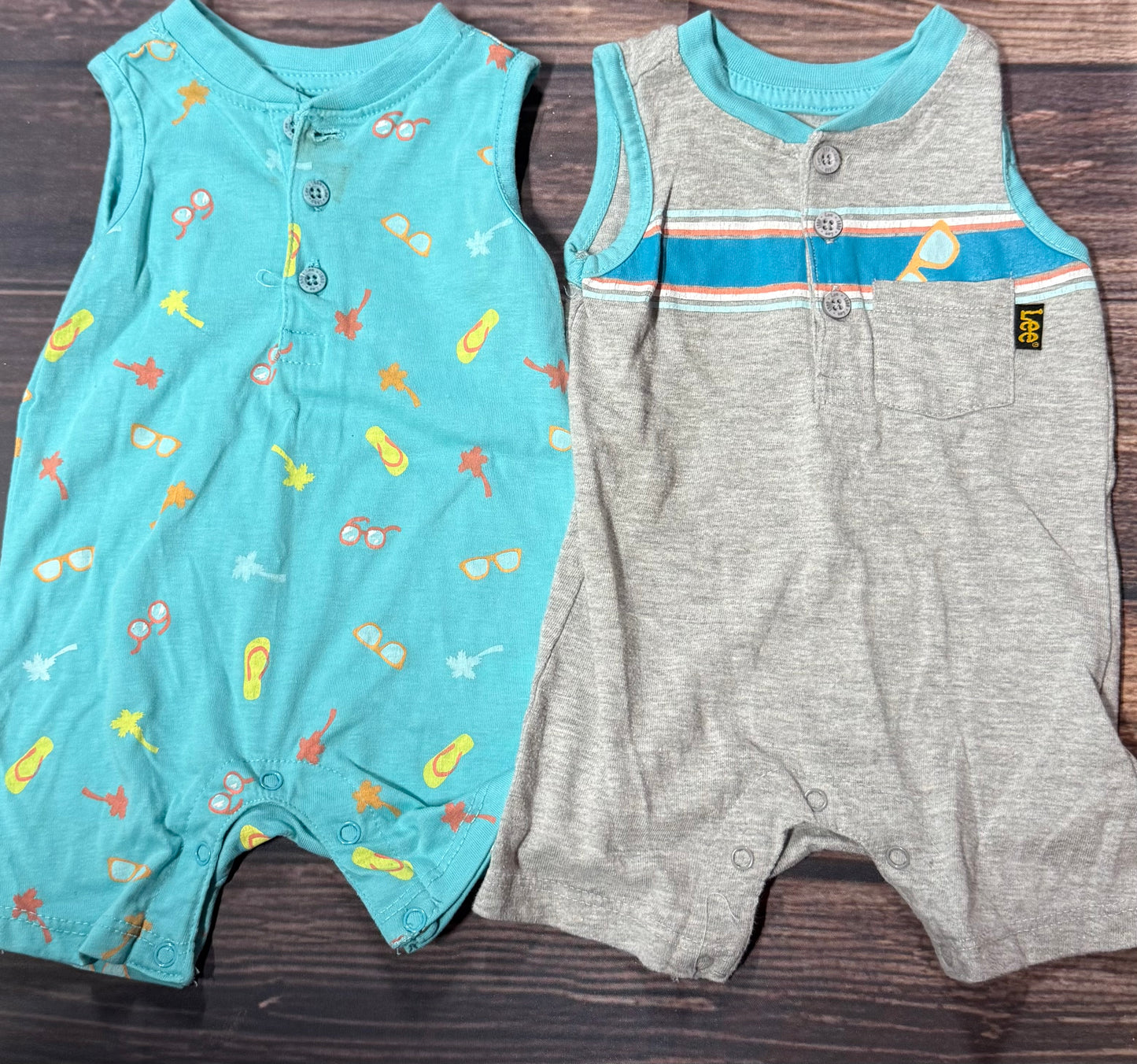 Lee 3-6m..left stained by neck