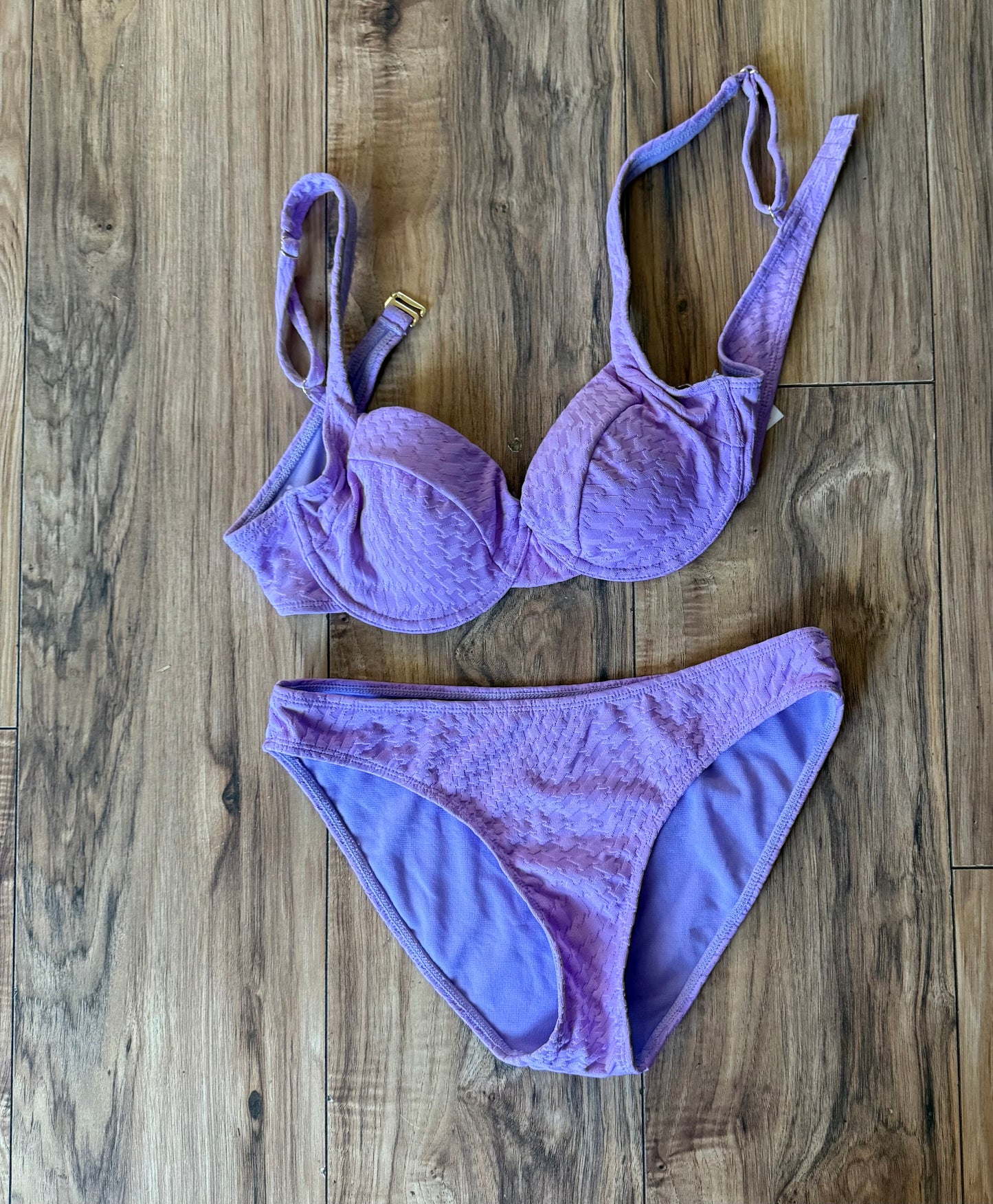 No boundaries top large bottoms medium