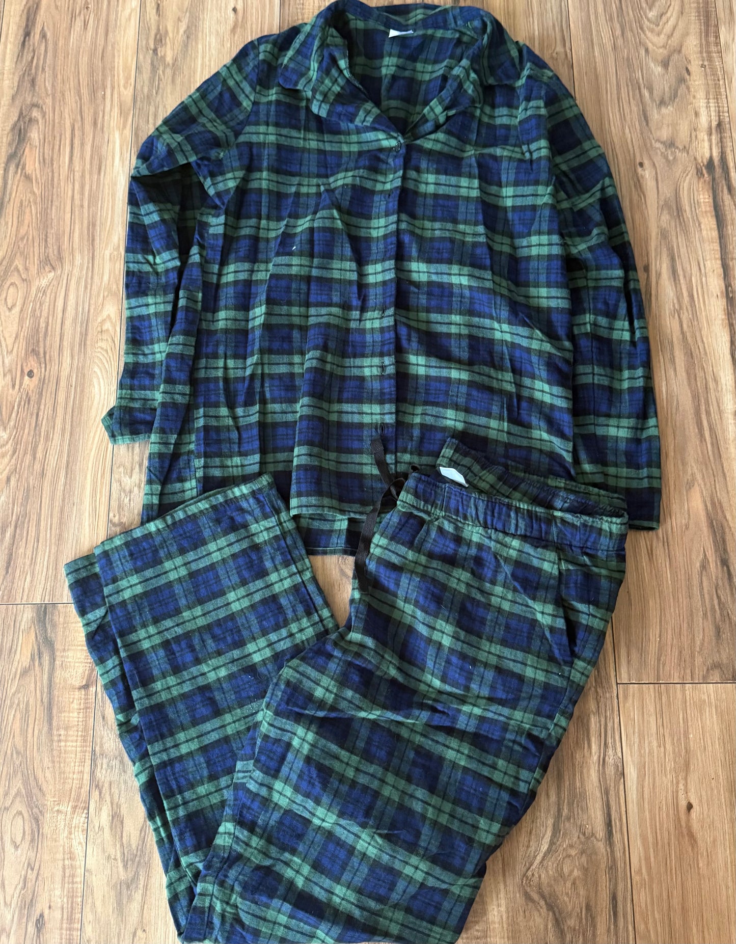 Medium top/large bottoms