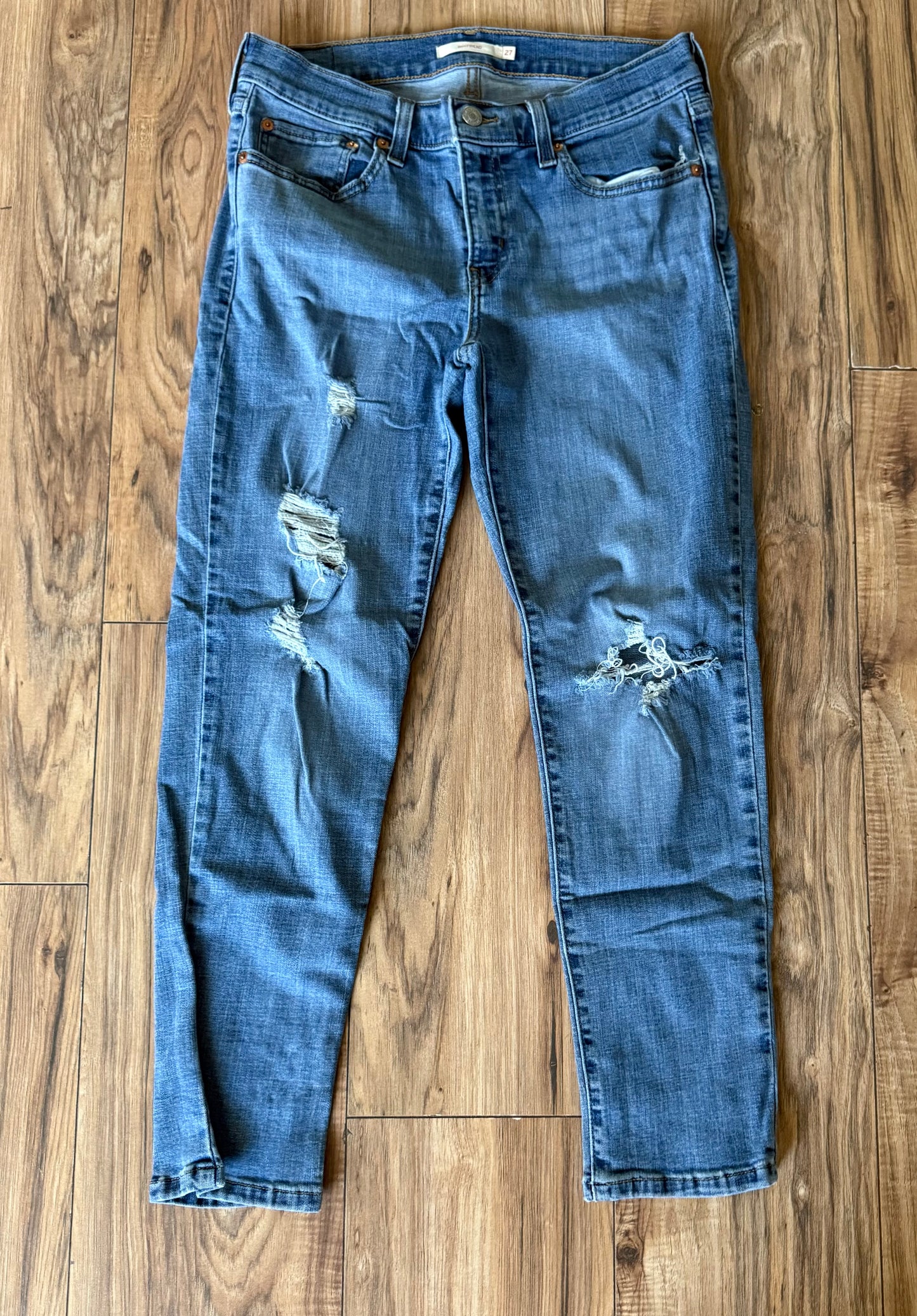 Levi’s boyfriend 27