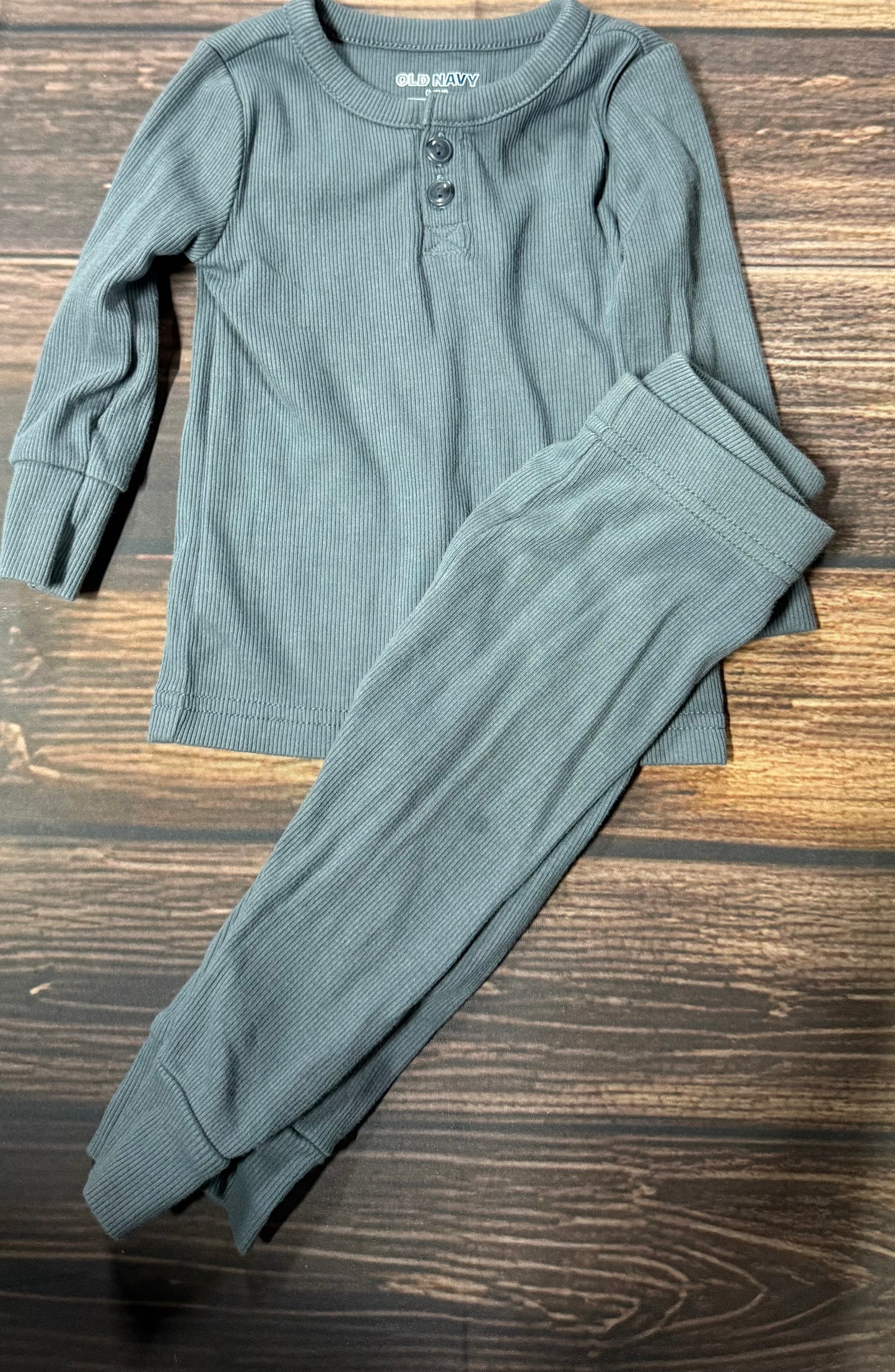 Old Navy 6-12m..small spot