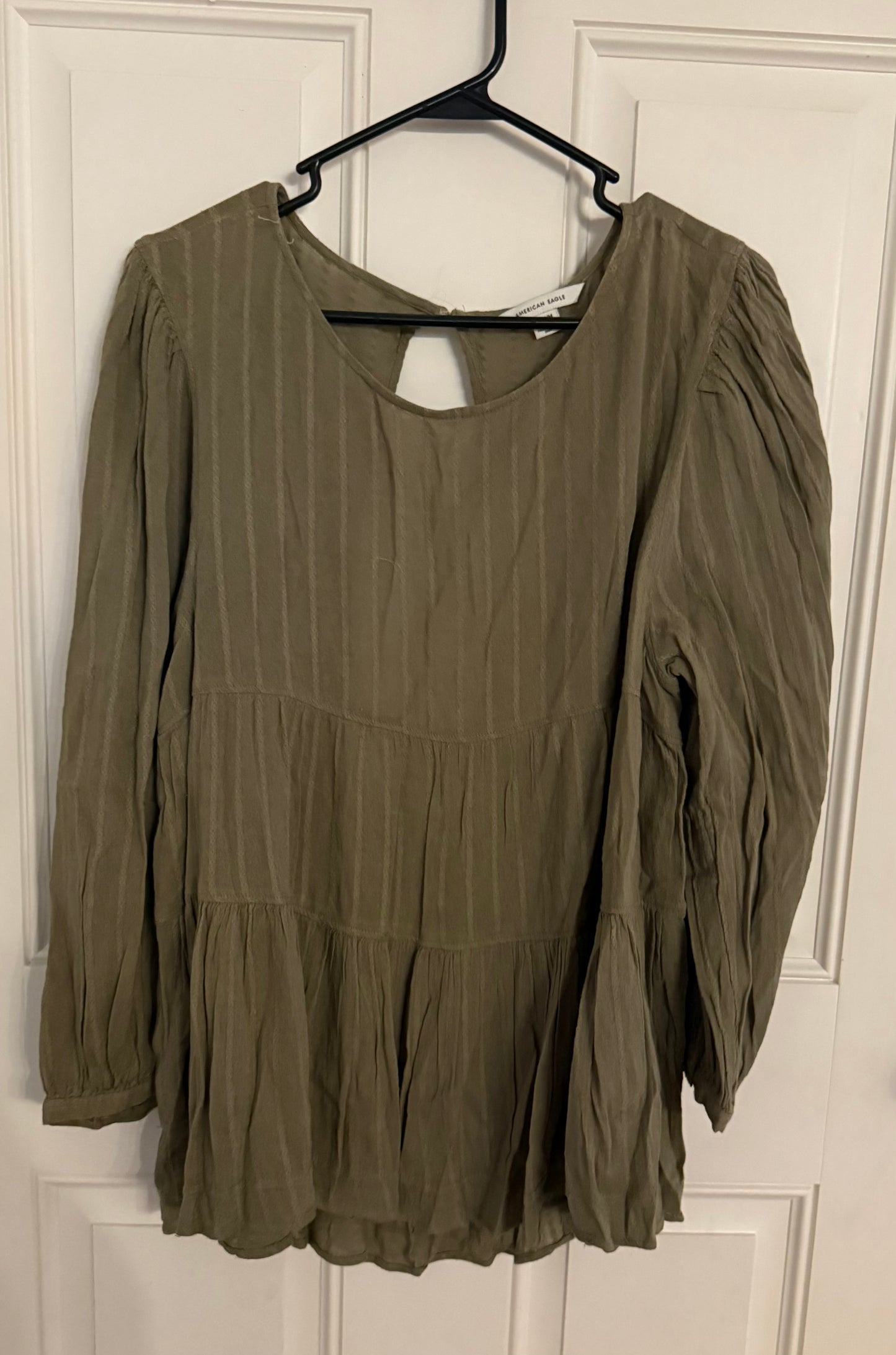 American Eagle medium..Key hole back