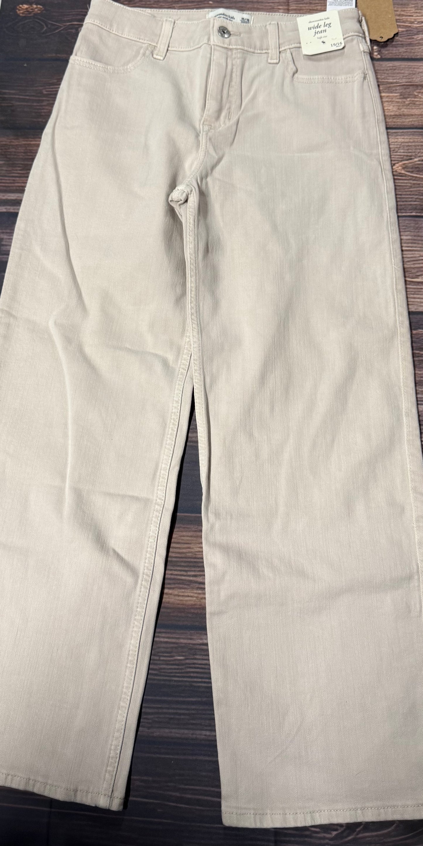 NWT Abercrombie 15/16 short