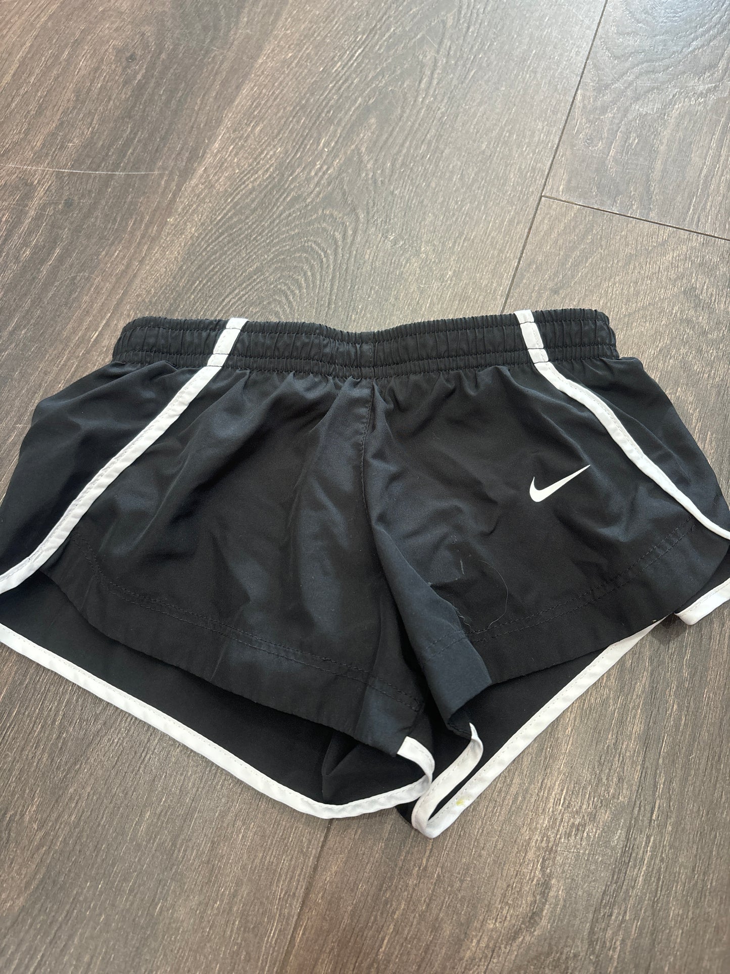 Nike youth xs