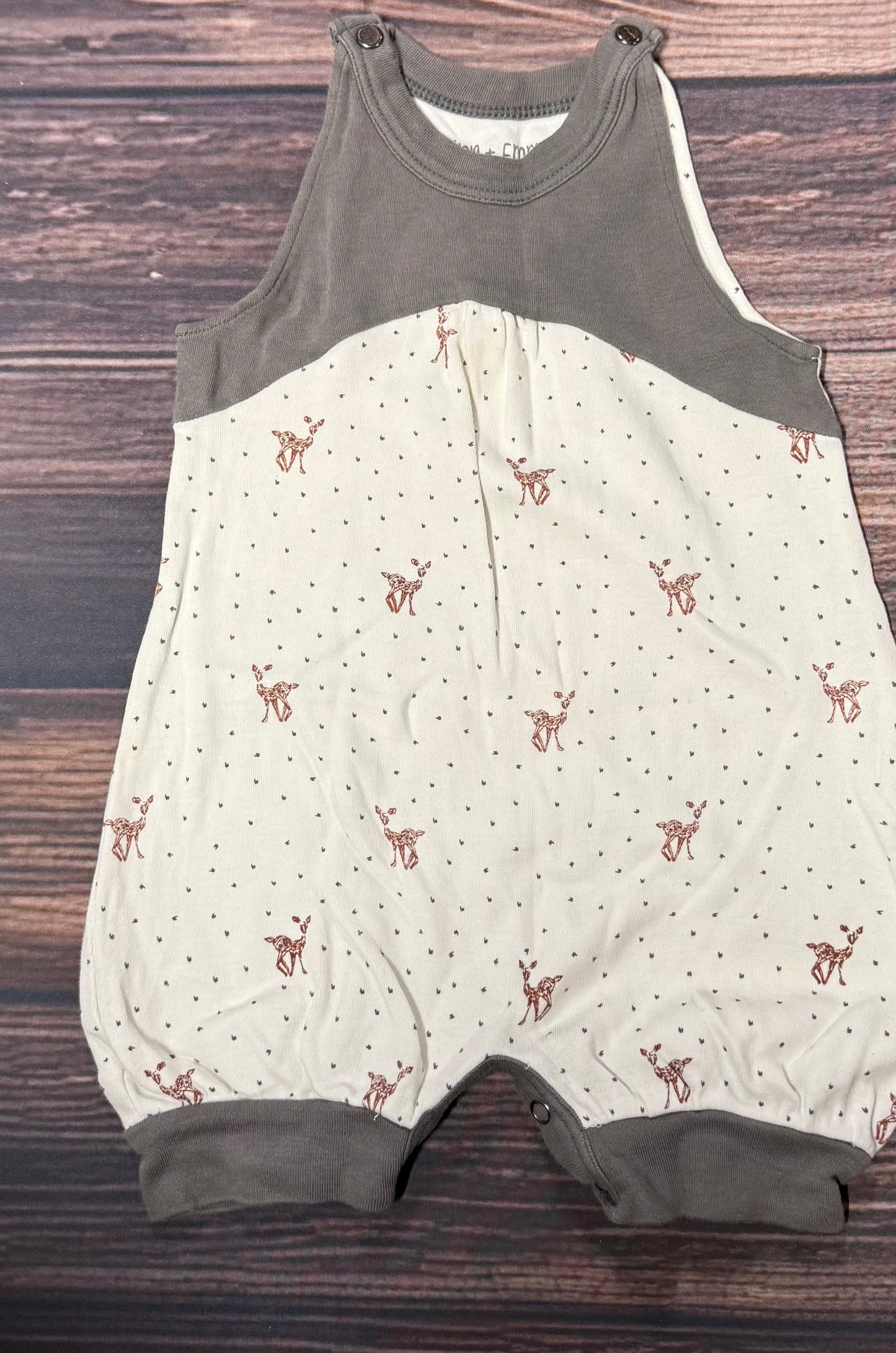 Finn + Emma 9/12m..small staining