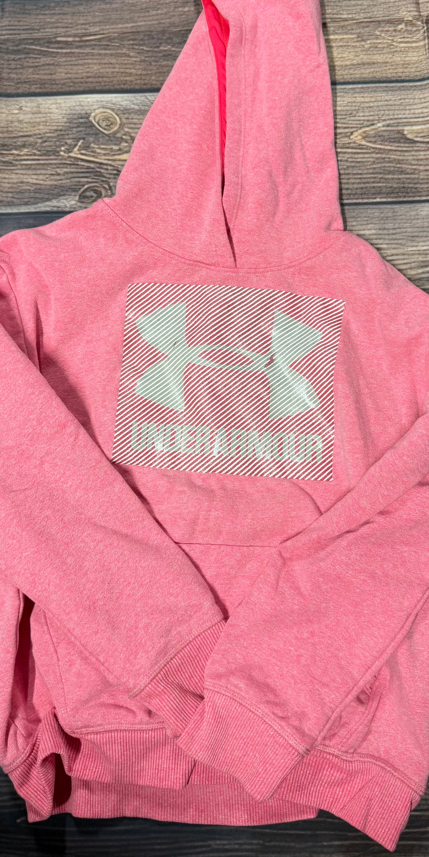 UA youth medium..peeling on logo