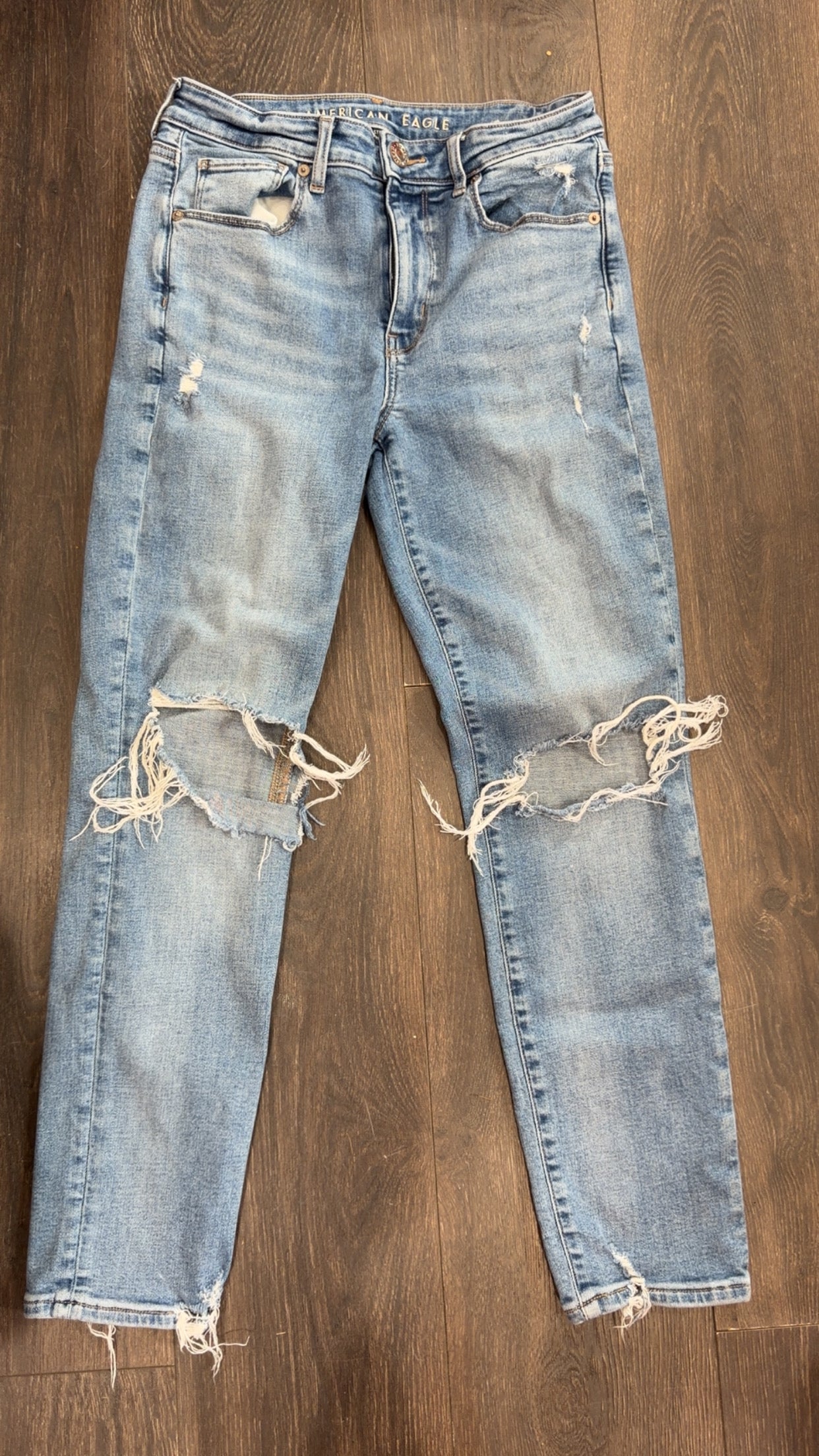 American Eagle size 6 short