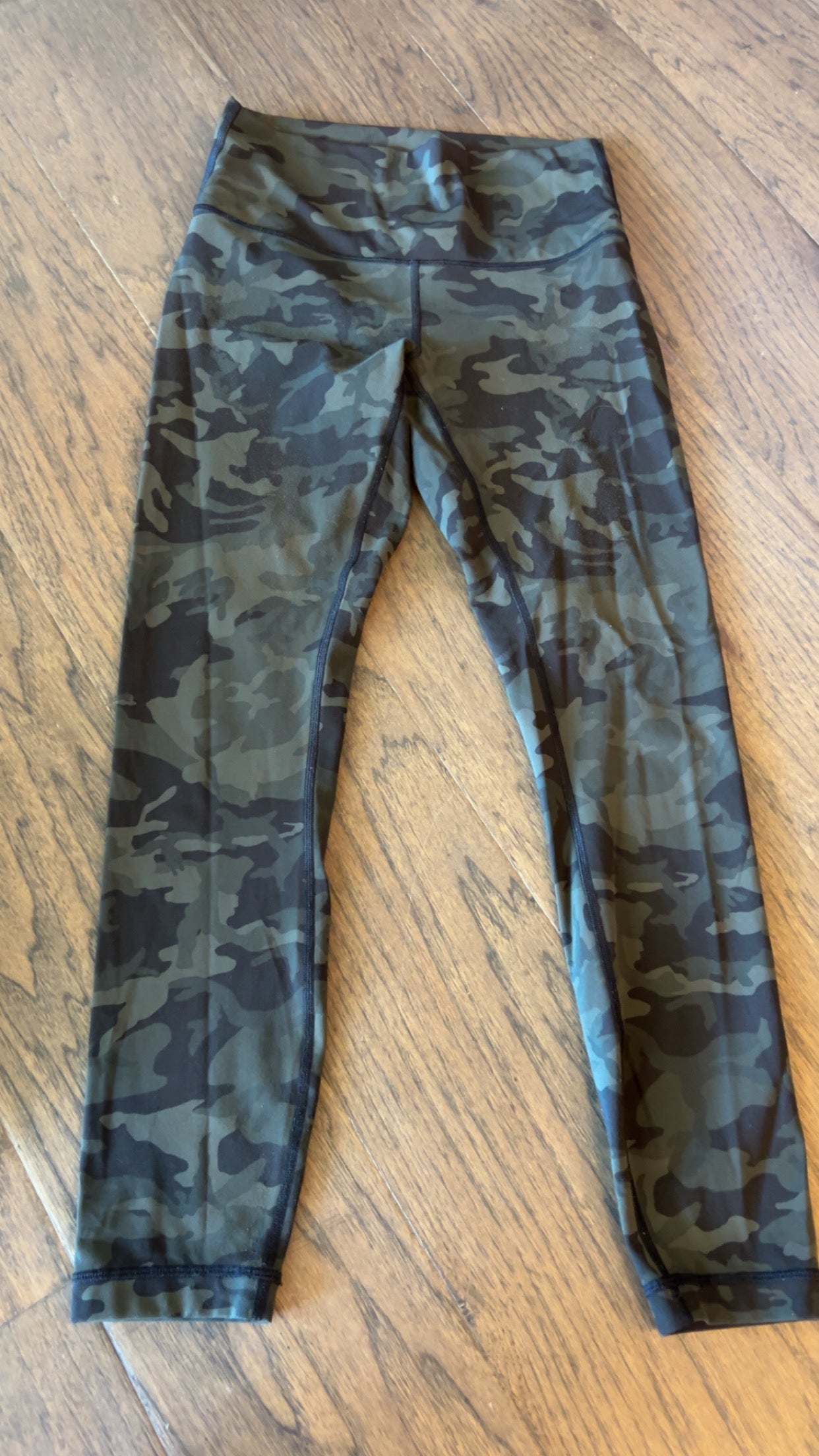 Lululemon wunder under high-rise tight 25” size 6.. retails $98