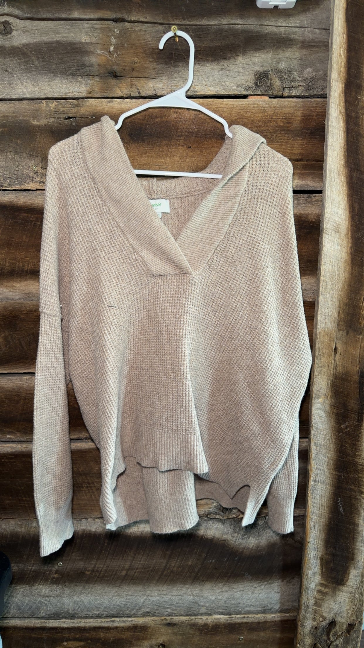 aerie size small has a hood