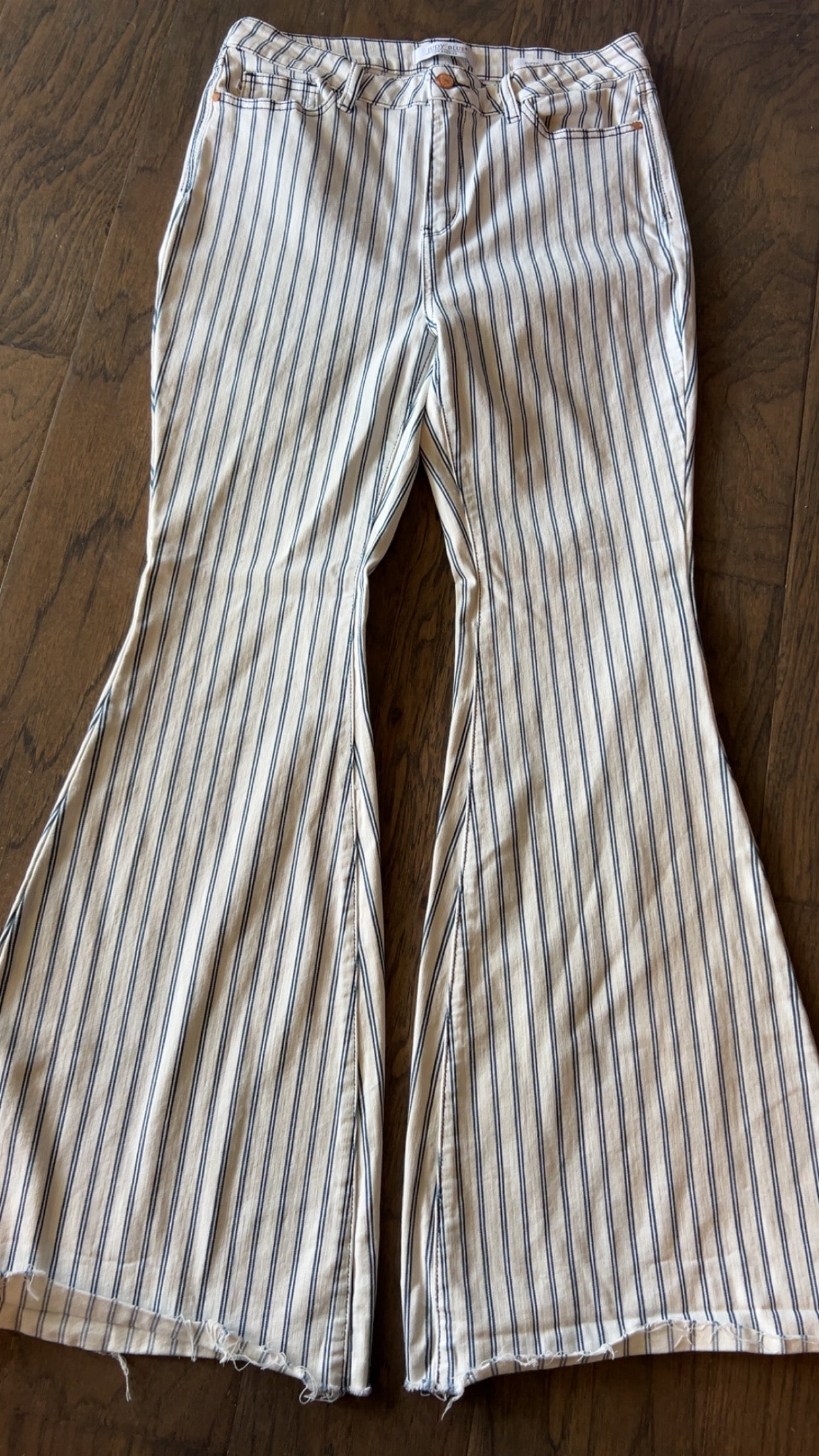 Judy Blue super flare size 15/32