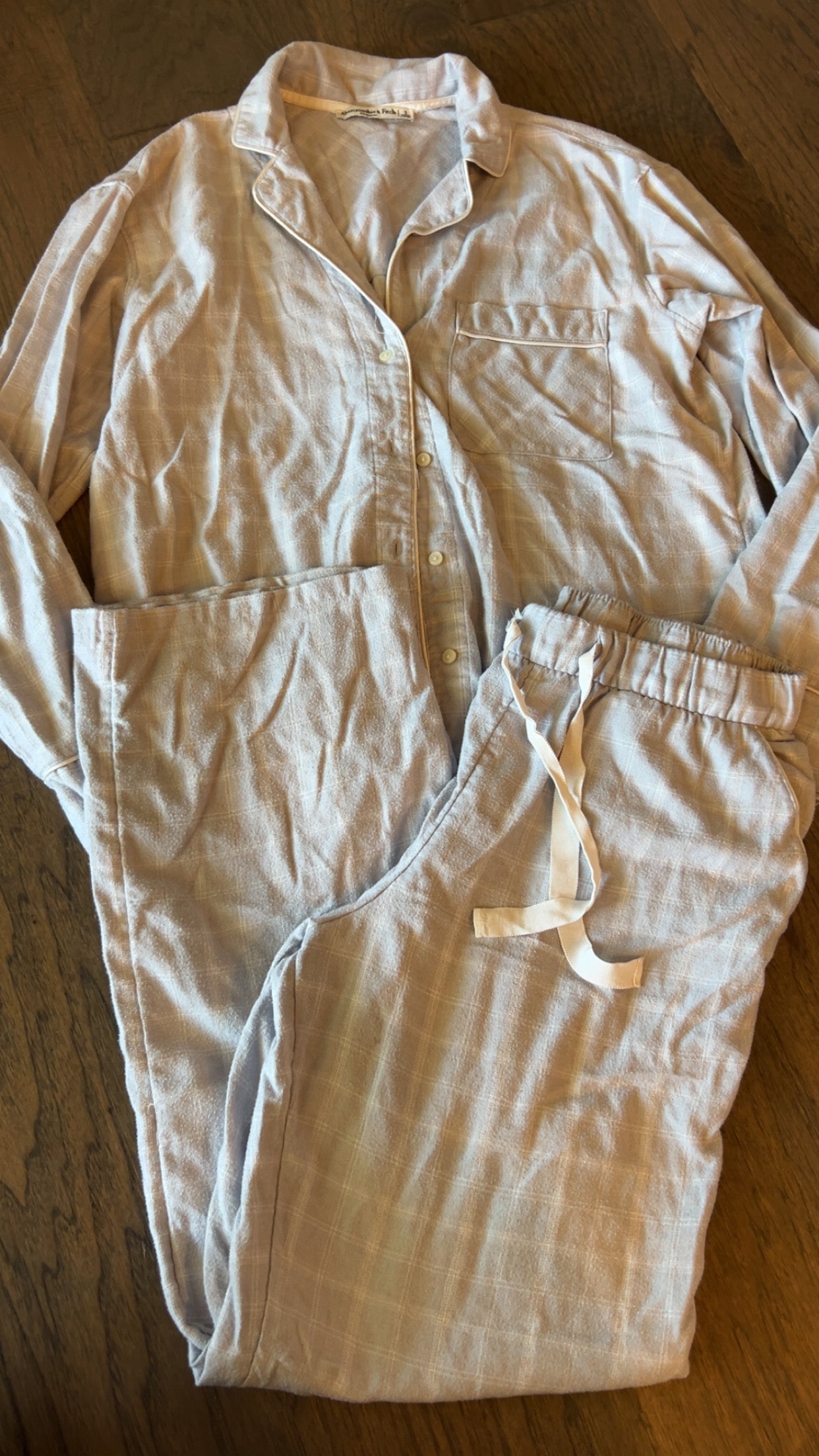 Abercrombie & Fitch small