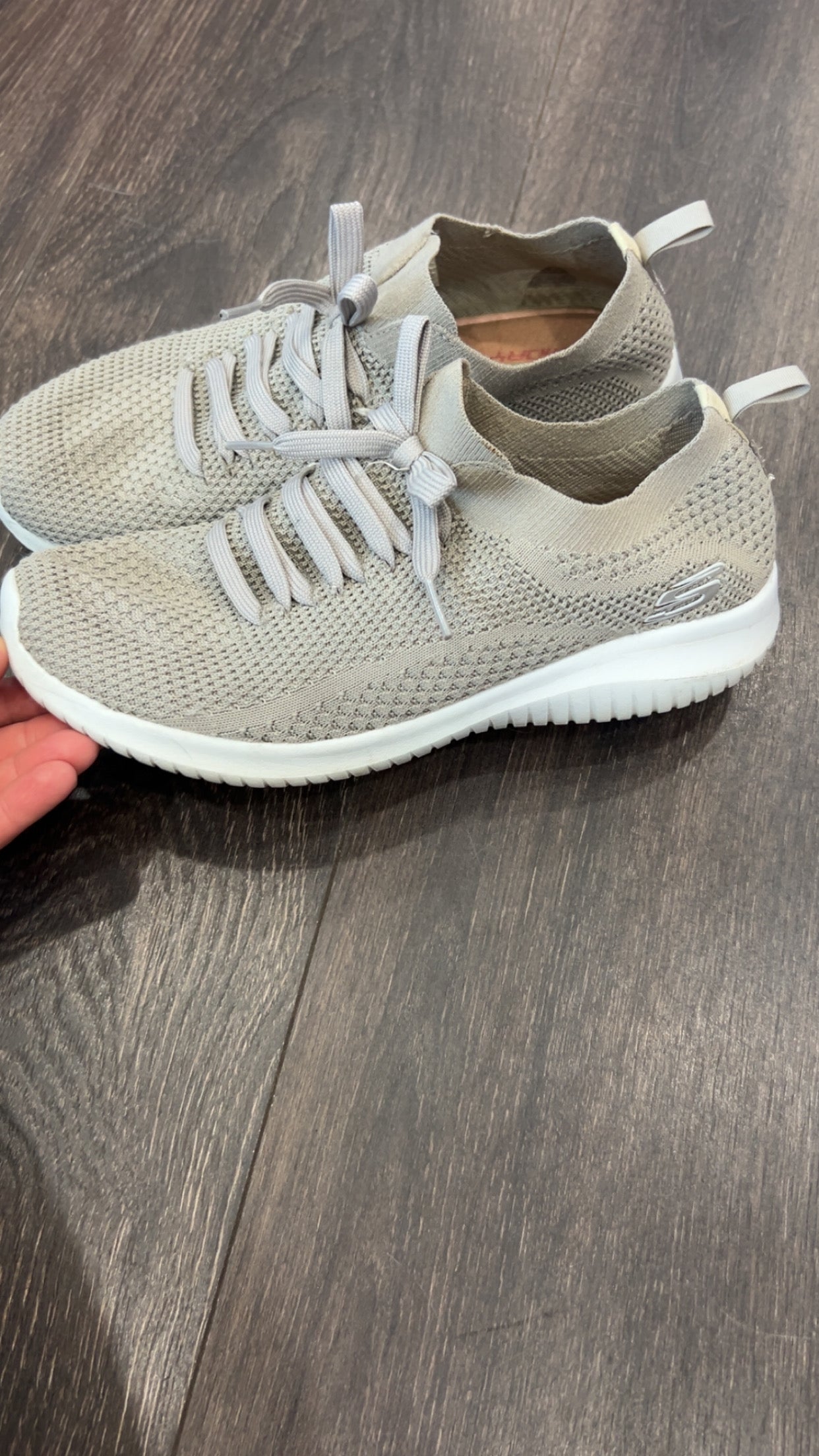 Skechers size 8.5