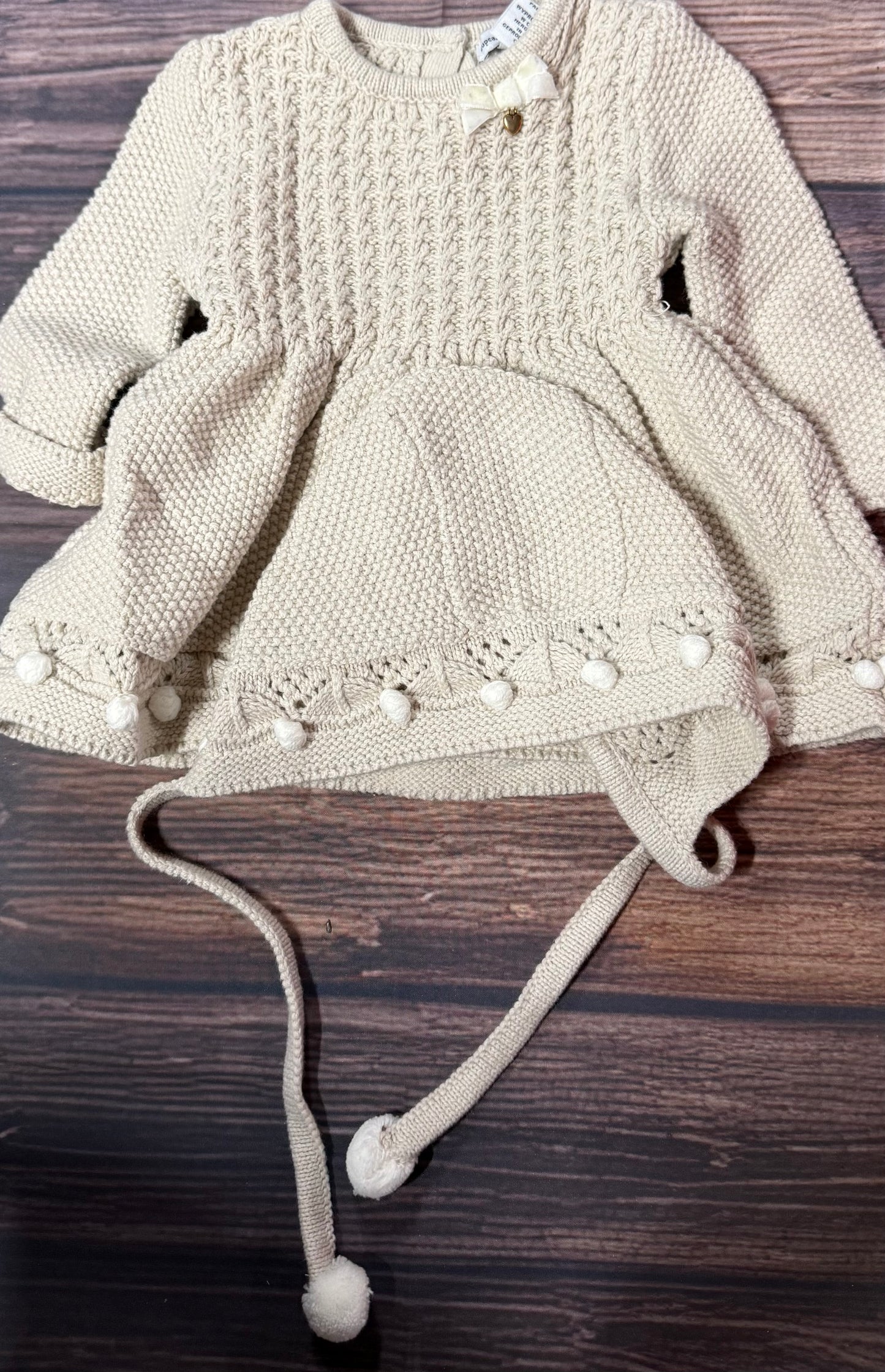 Cupcakes and Cashmere 3-6m + matching hat
