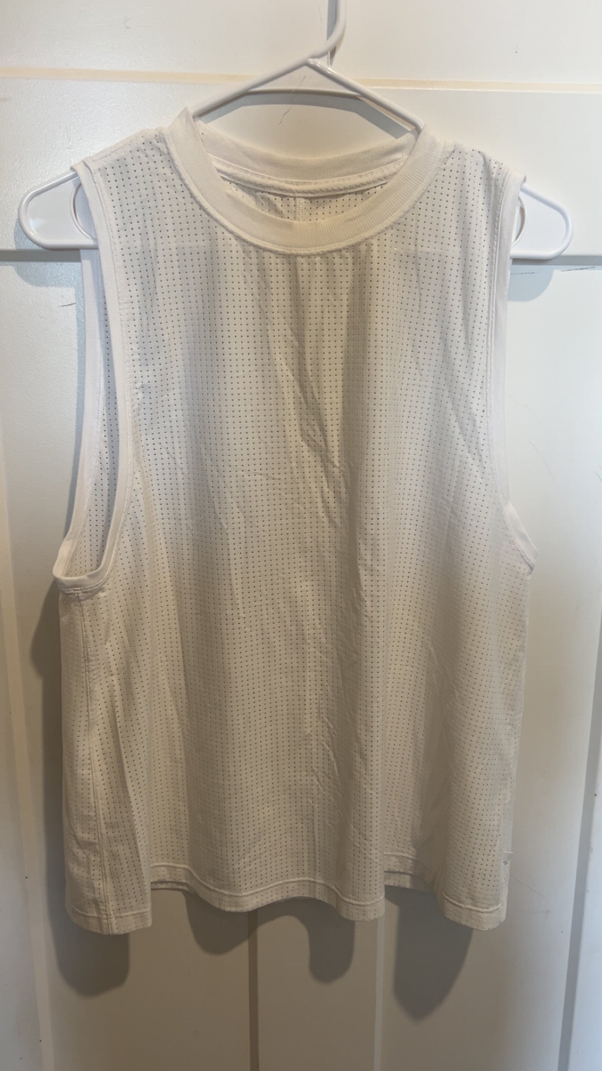 Lululemon Breeze by Muscle Tank medium
