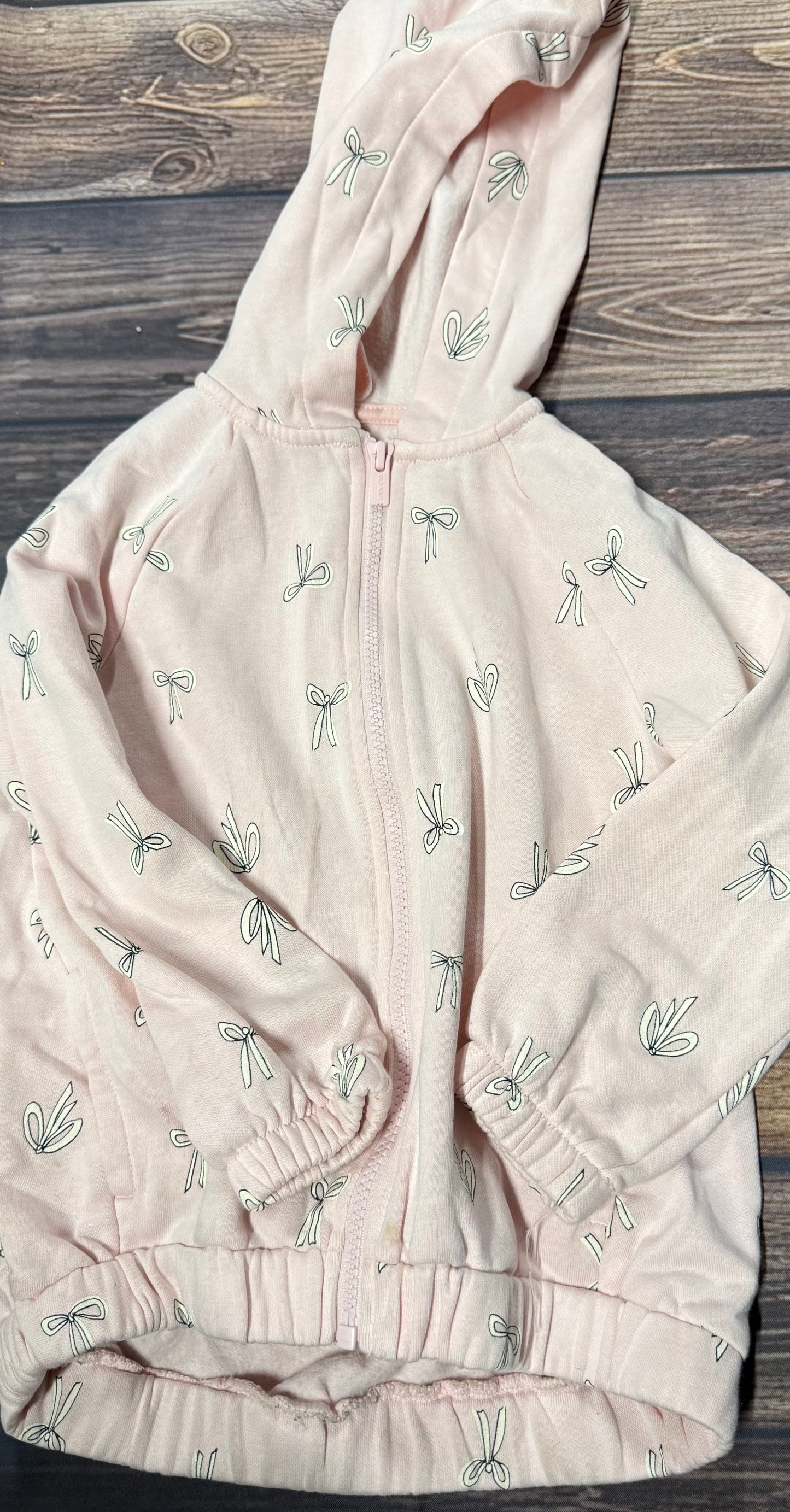 Old Navy 5T..has a spot