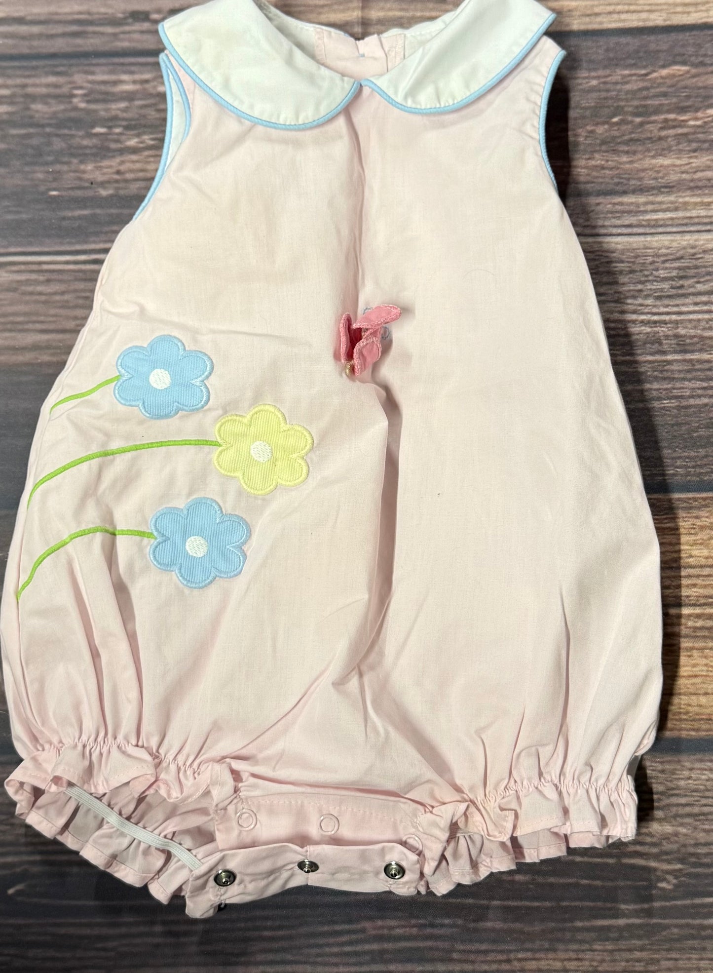 Zucchini kids 6m..has small staining on collar