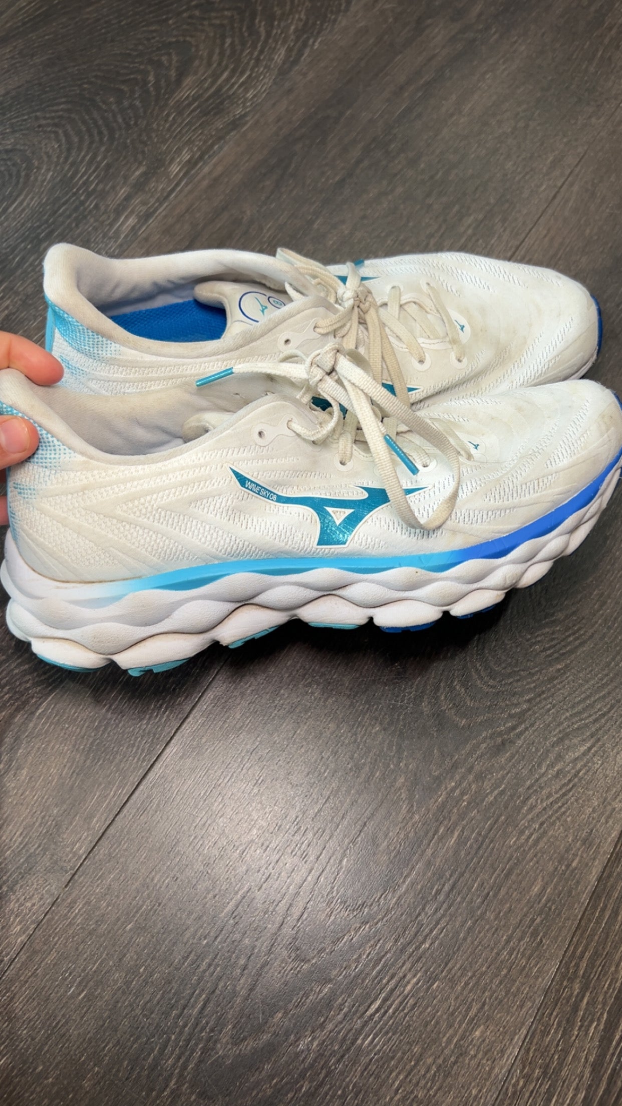 Mizuno running women’s 9.5.. online for $128