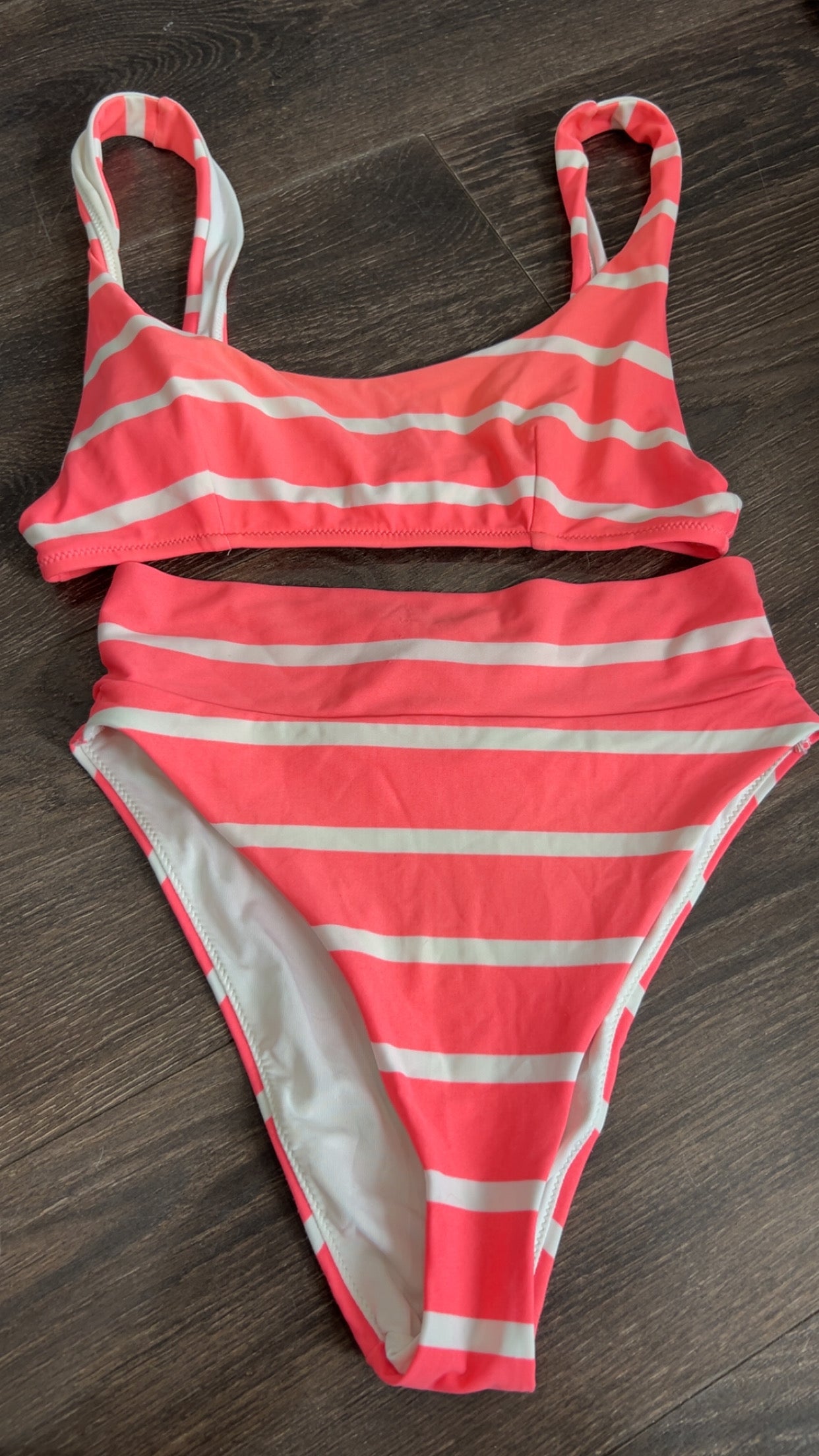 Aerie medium top, small bottom