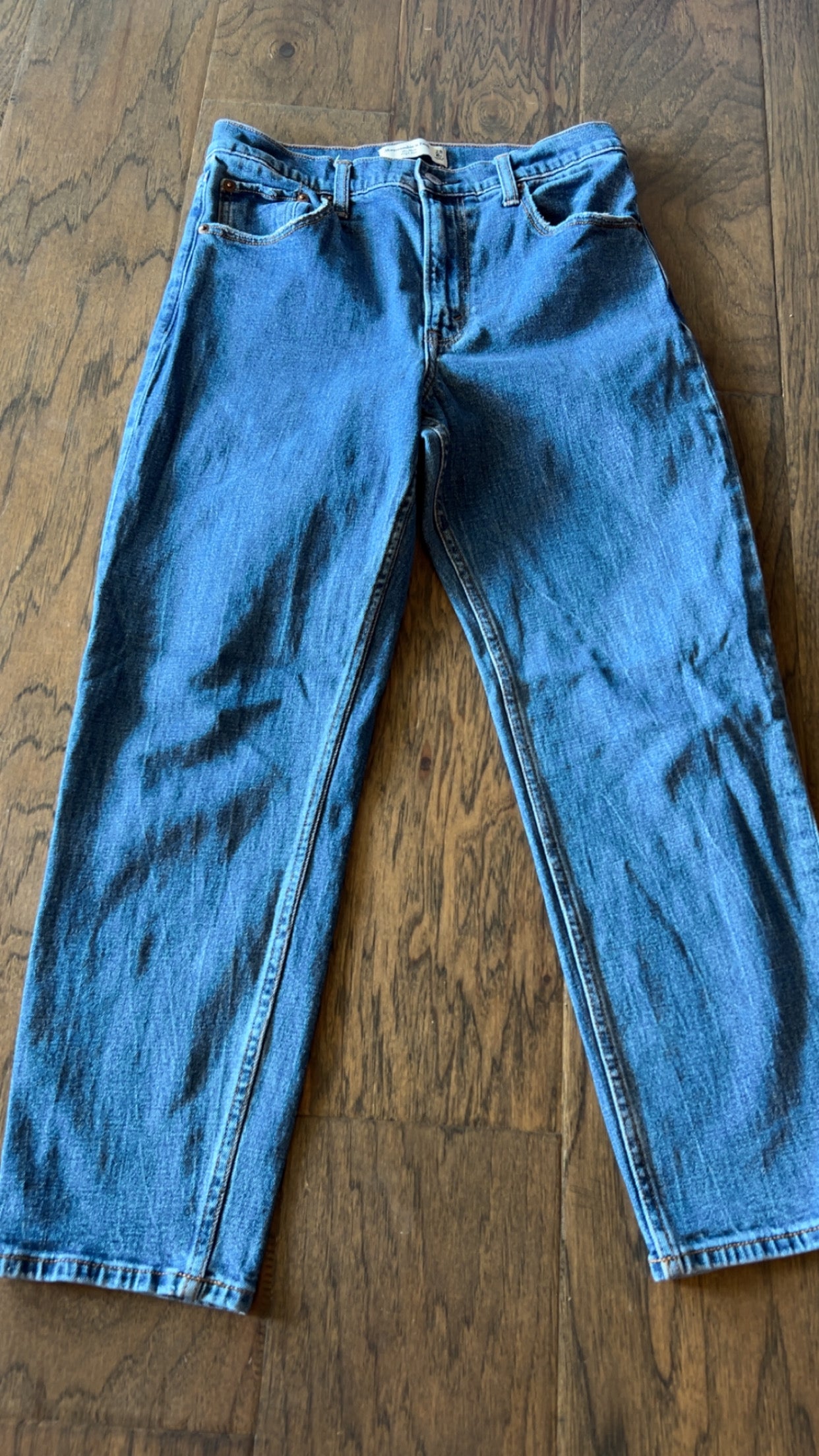 Abercrombie & Fitch the mom high rise size 6S/28