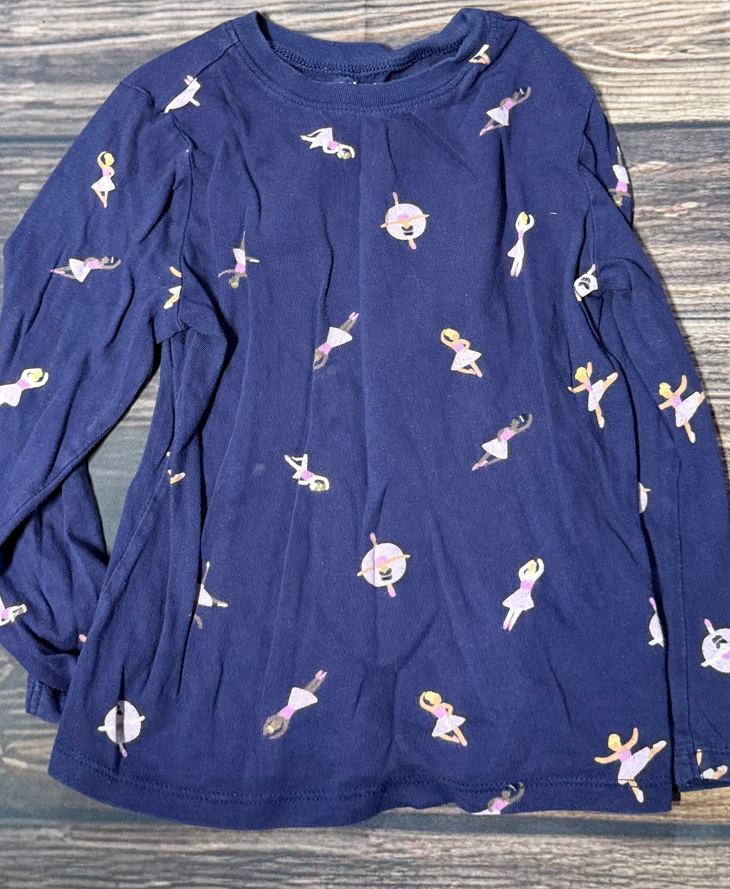 Old Navy 5T..small spots