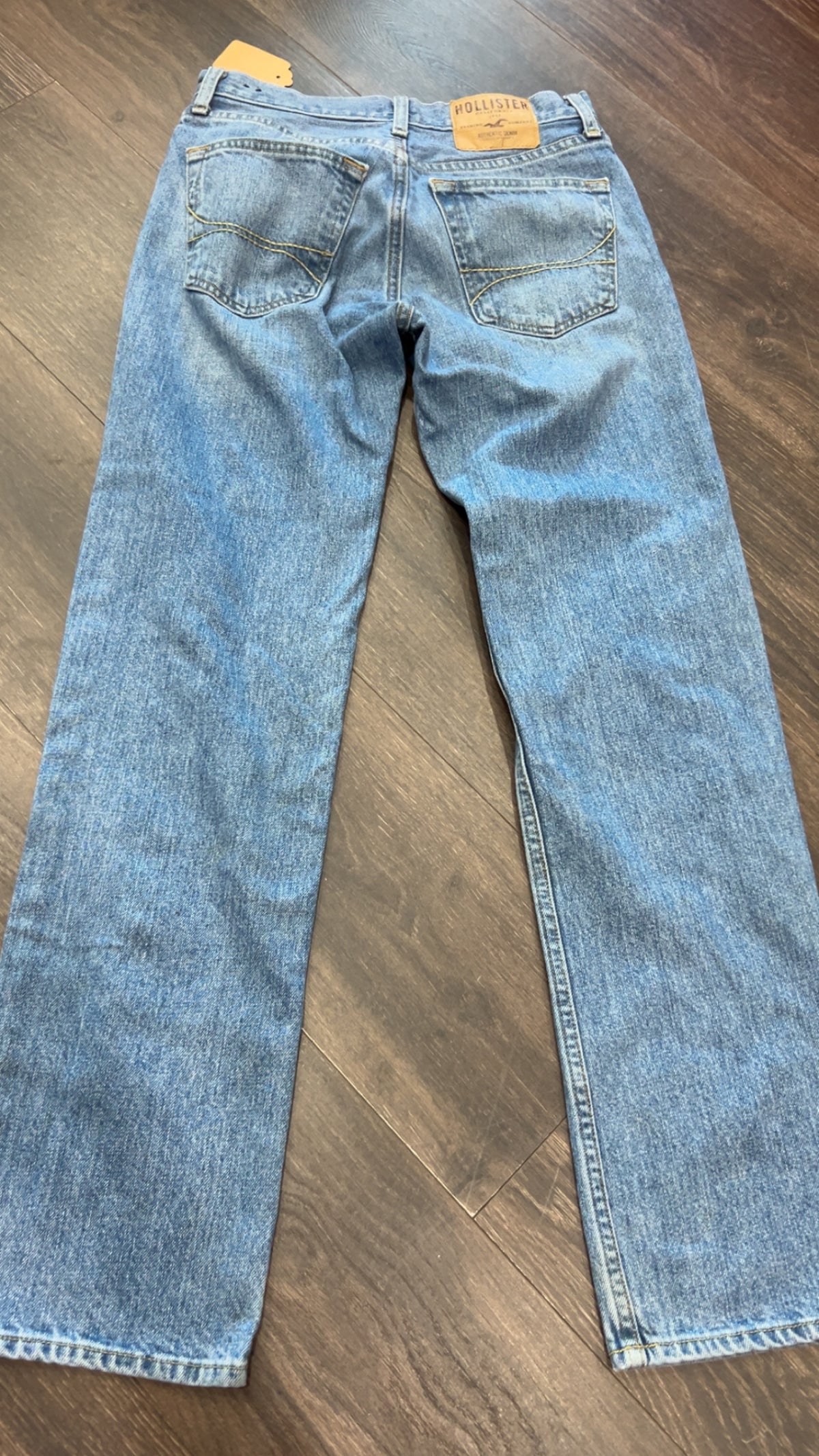Hollister 26x30