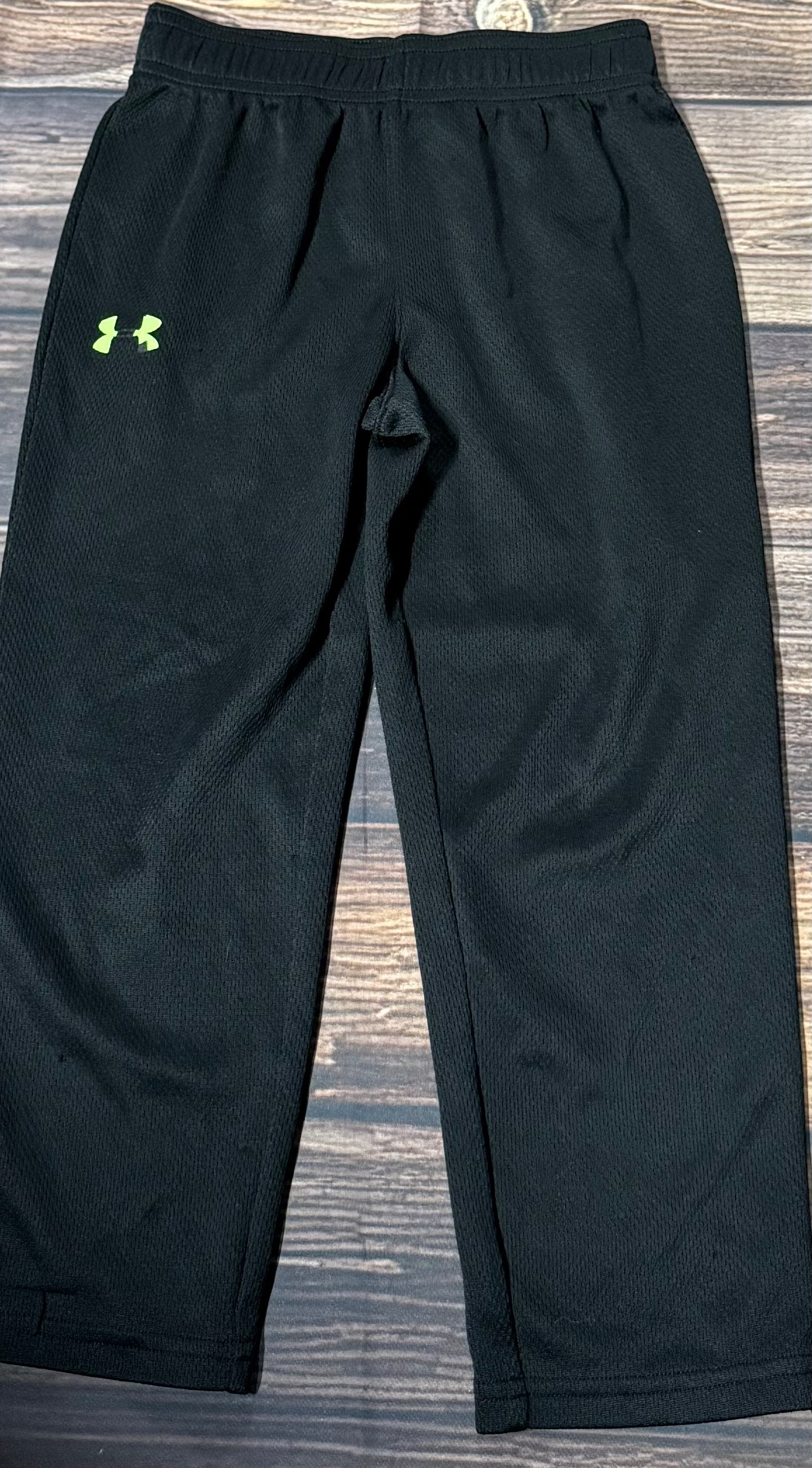 UA 5..has peeling on logo