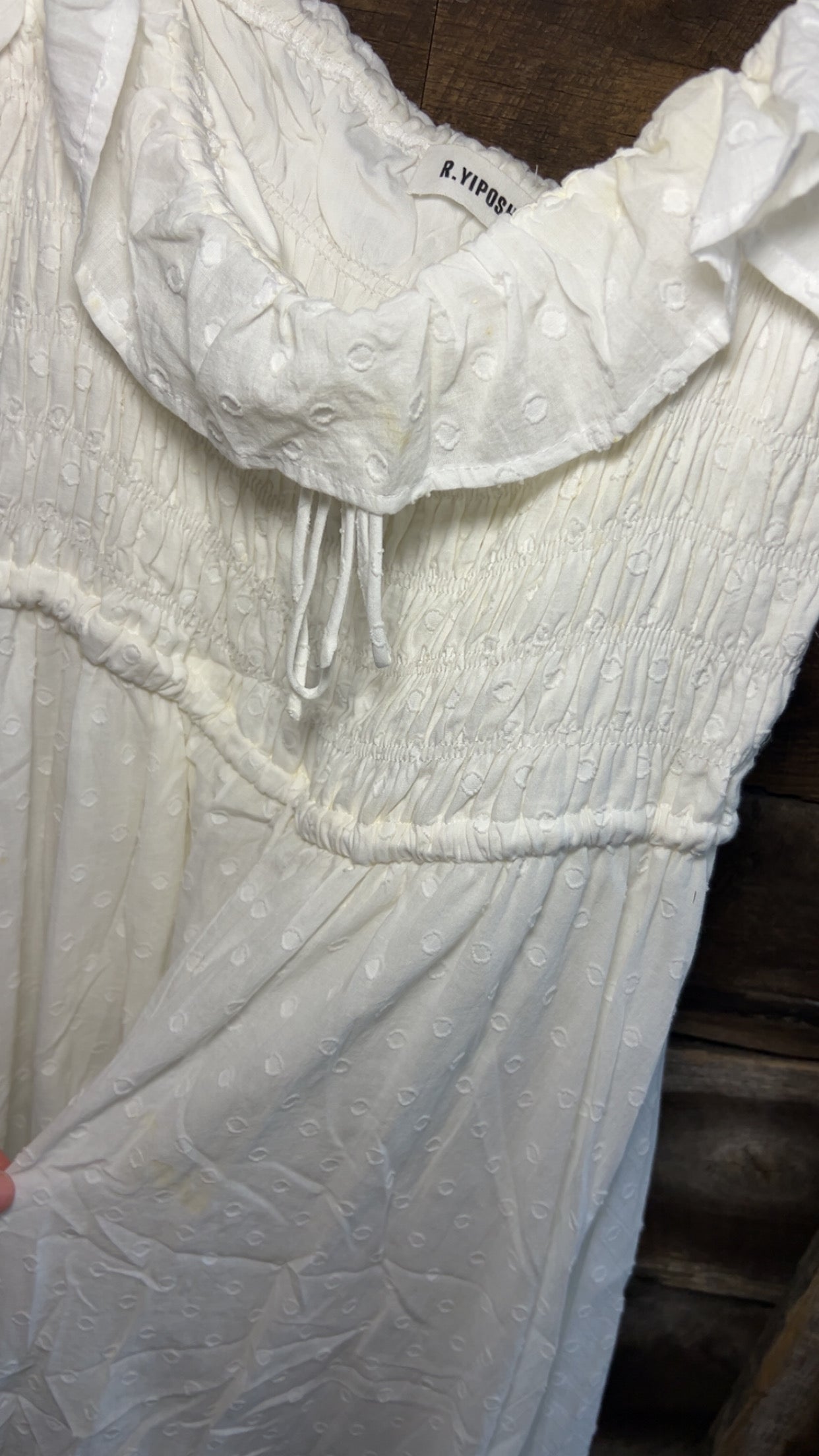 R. Yiposha size XL.. small spots that look like they will come out when washed