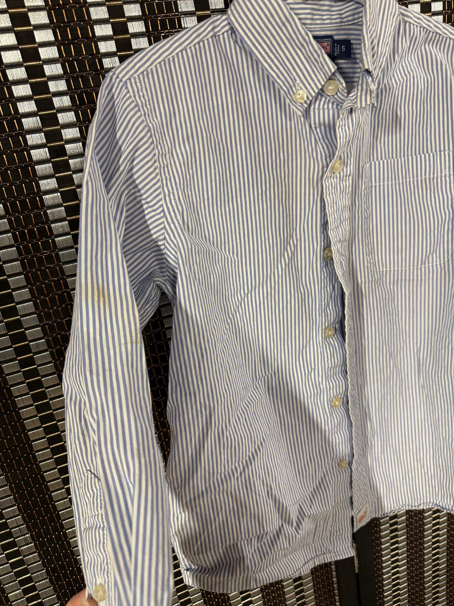 Vineyard Vines 5..has staining