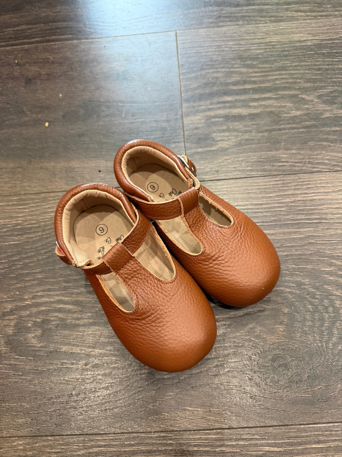 Oak & Lee Co. size 6