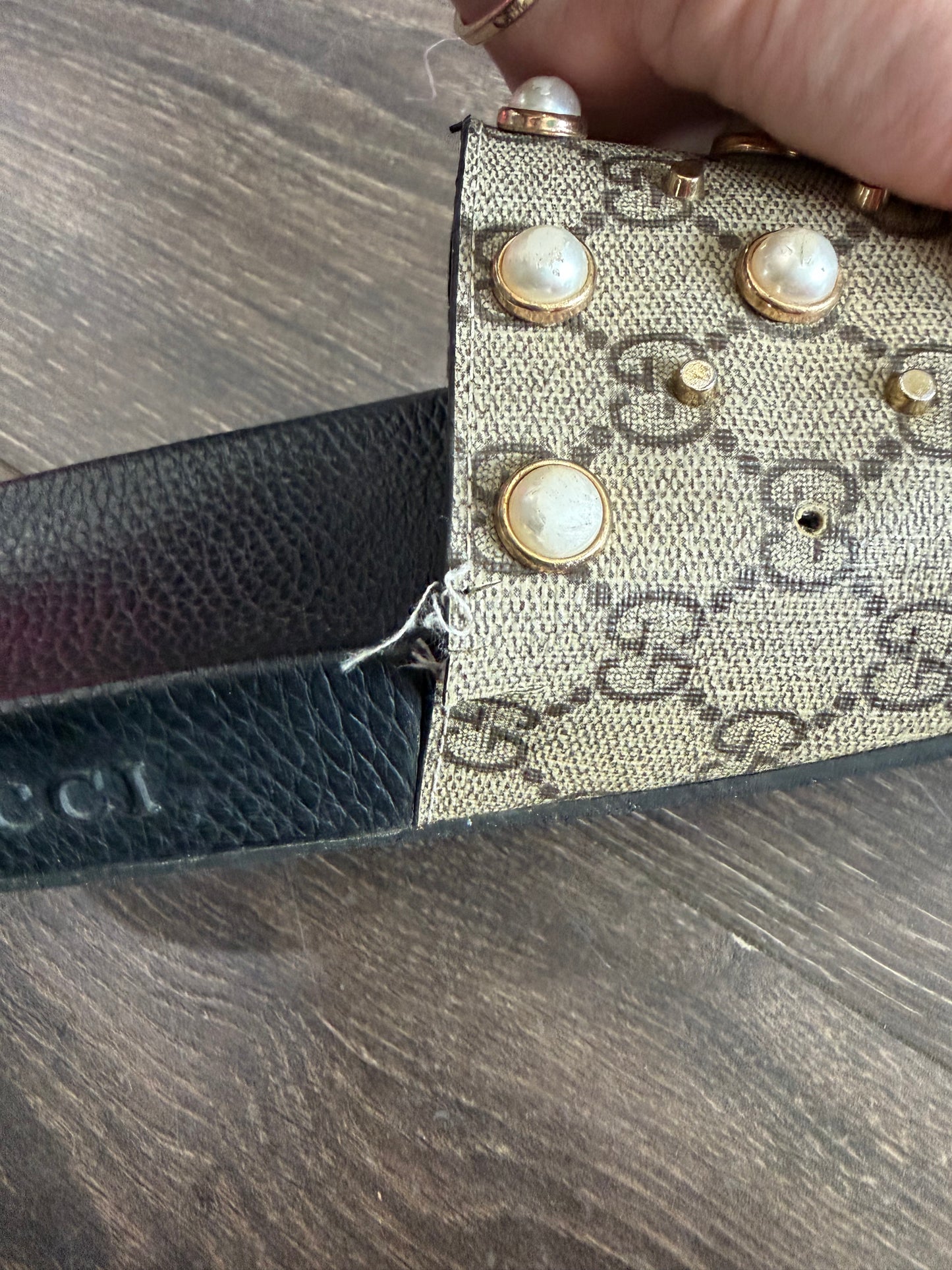 Gucci size 9 has wear