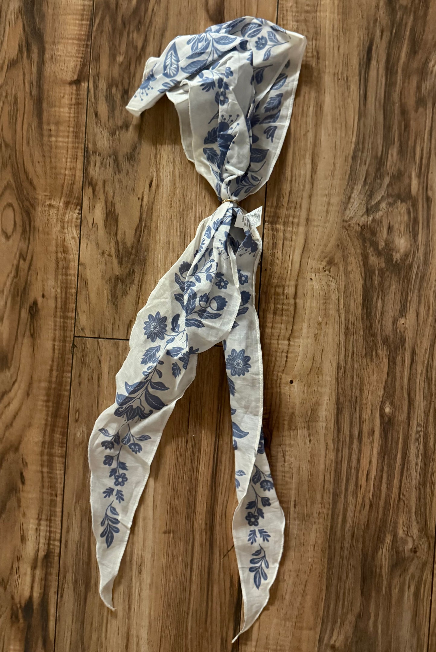 Universal Thread scarf